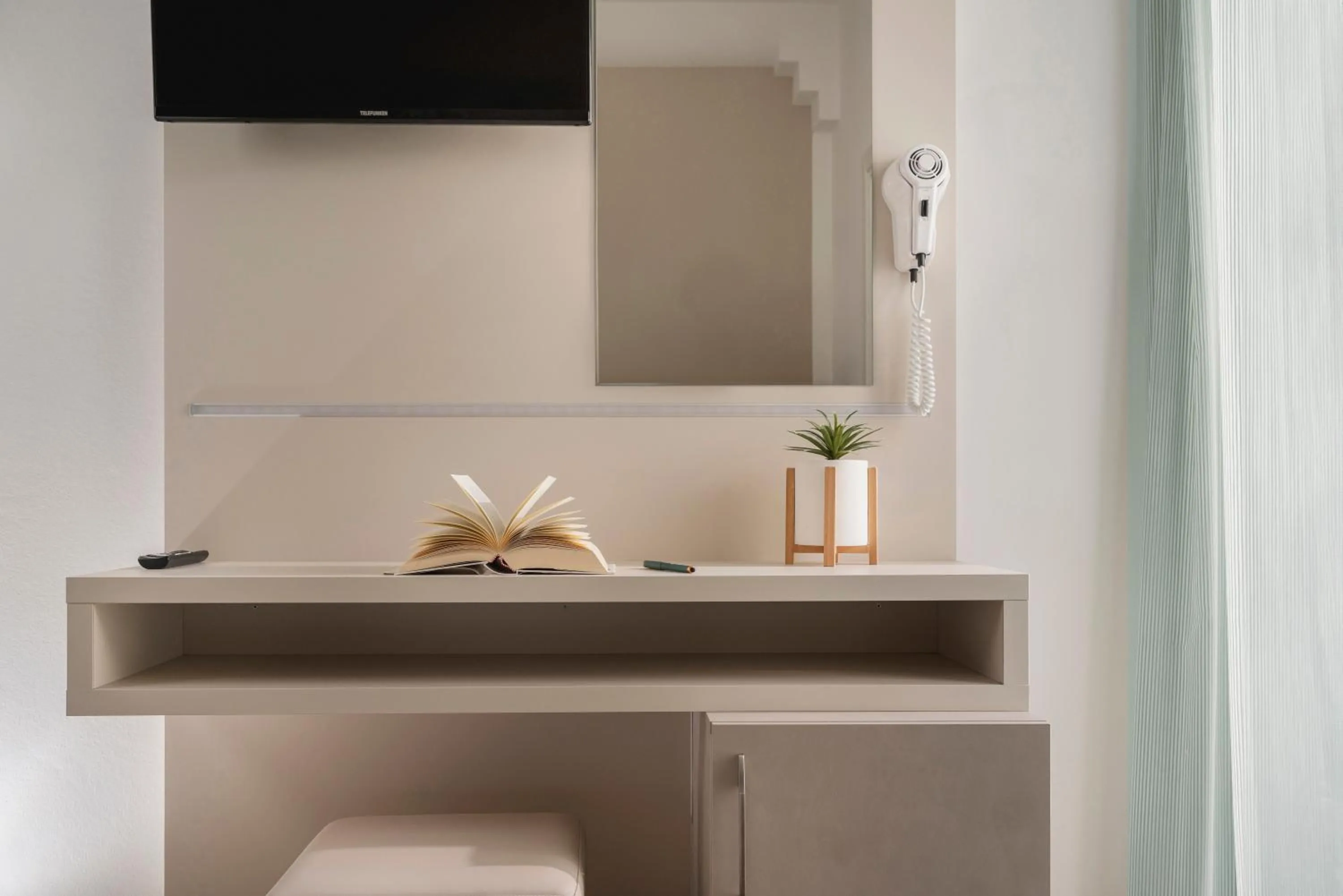 furniture in Hotel Caravel B&B