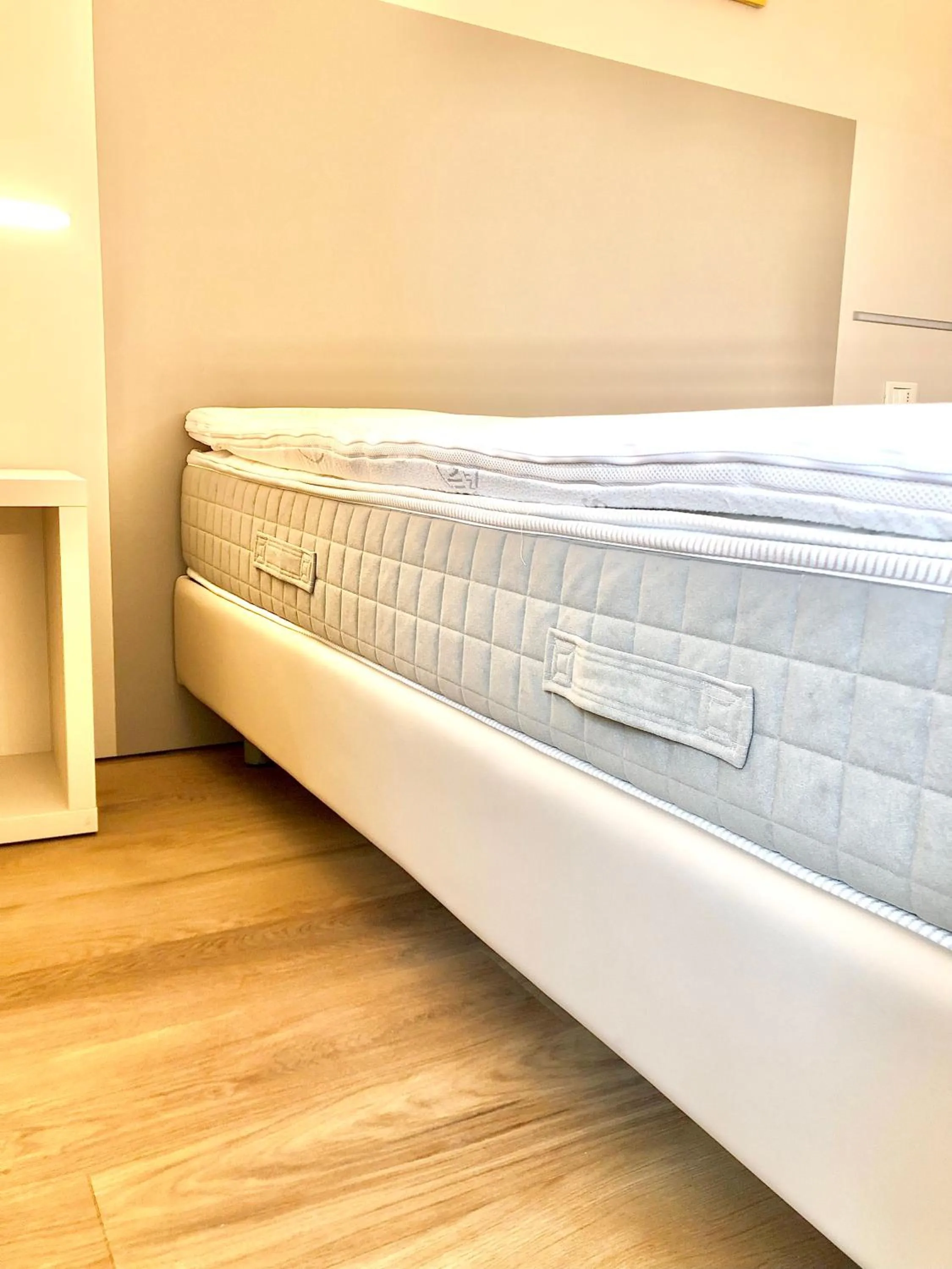 Bed in Hotel Caravel B&B