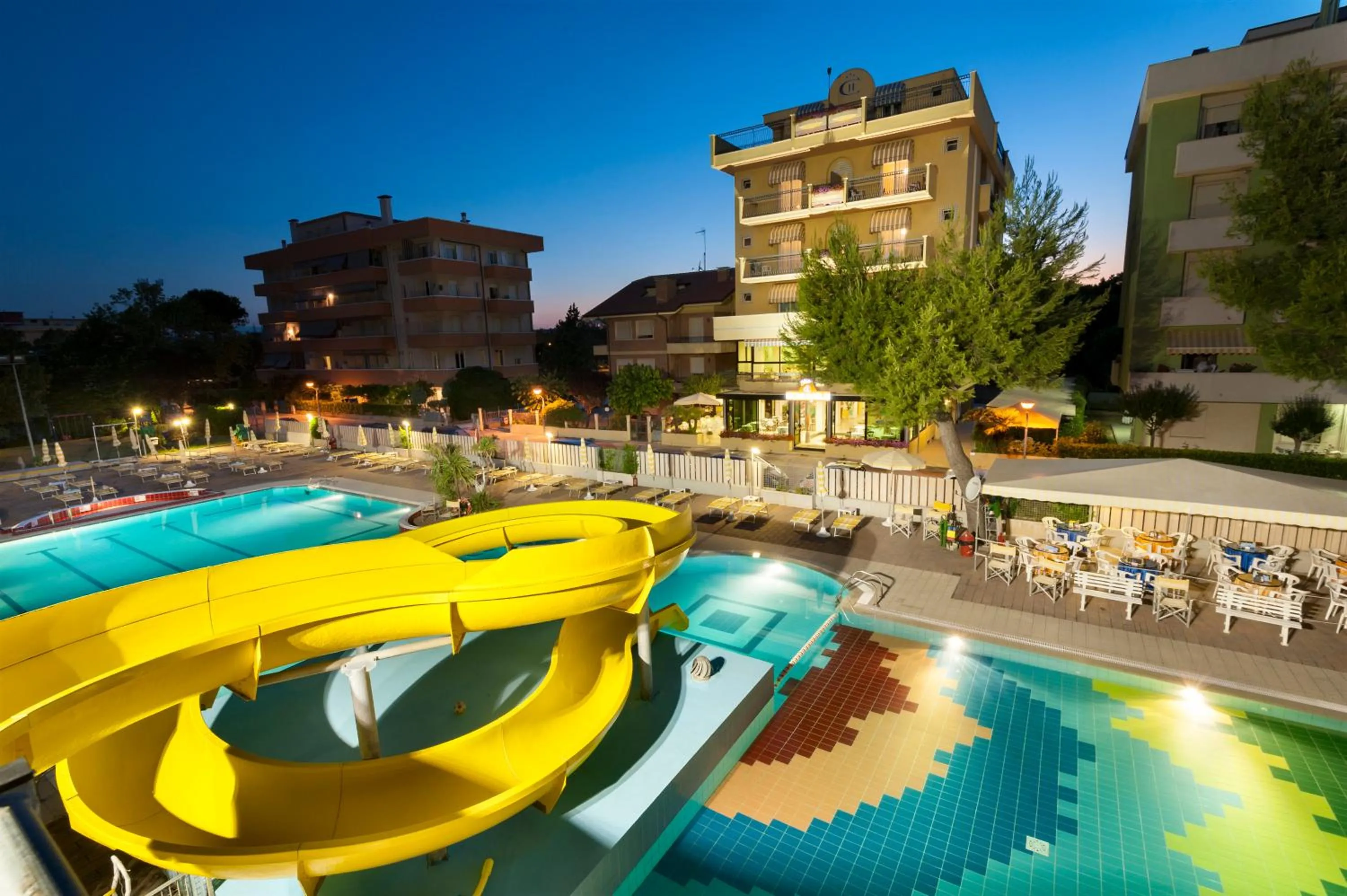 Property building in Hotel Caravel B&B