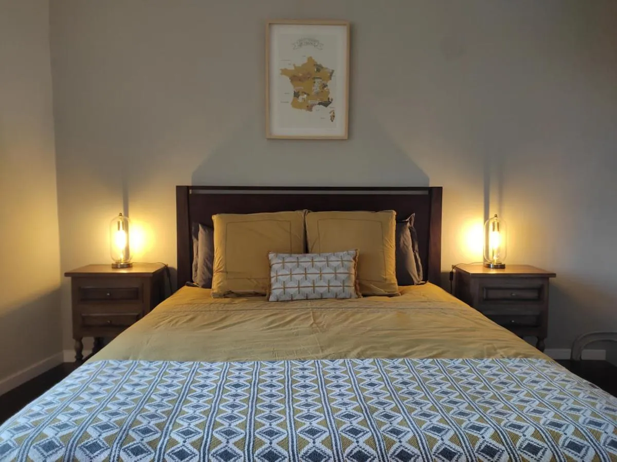 Bedroom, Bed in Planches et Plonk