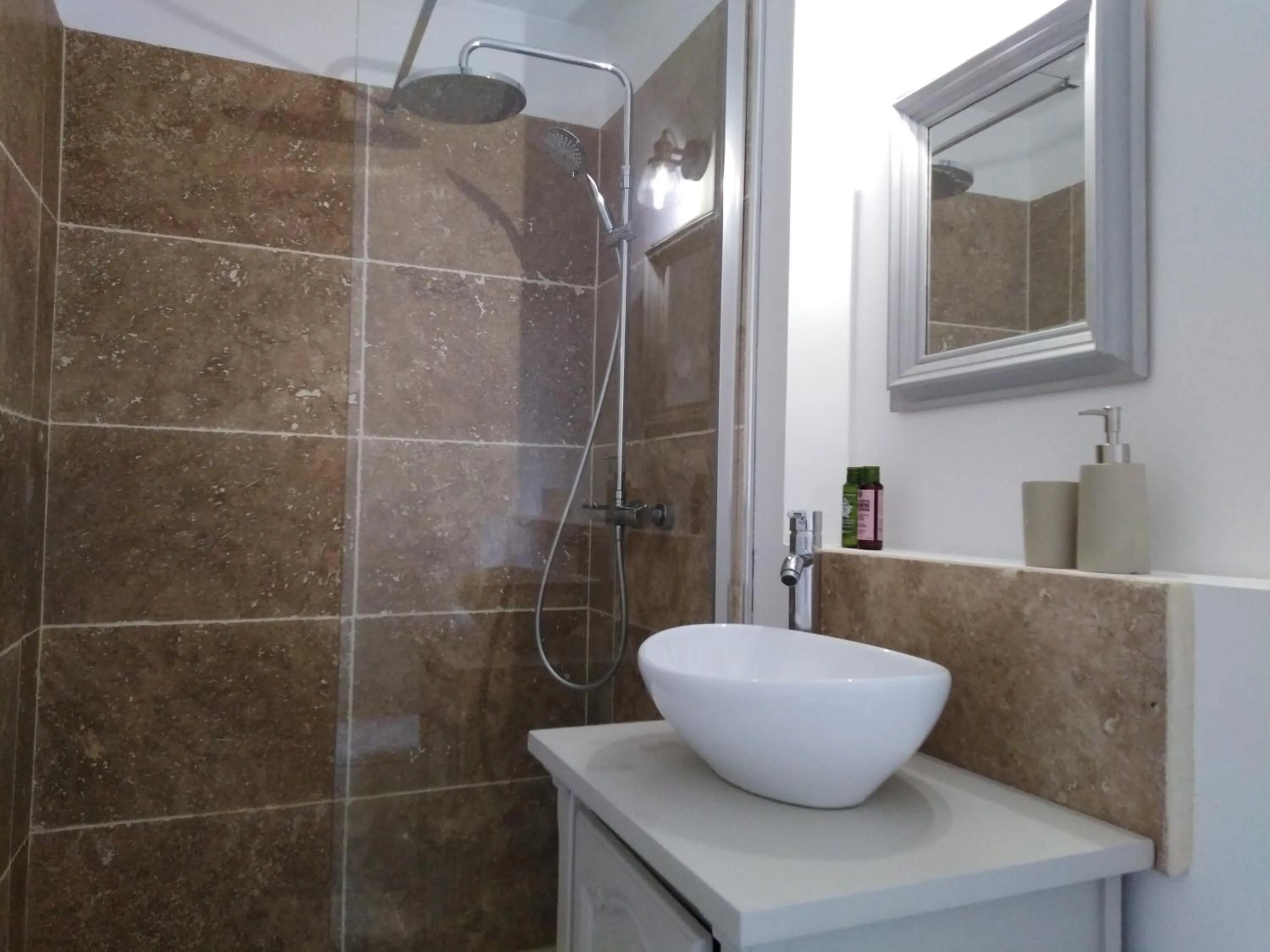 Shower in Planches et Plonk