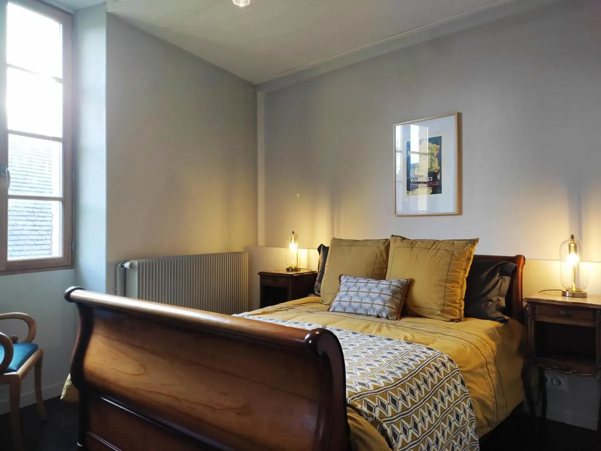 Bedroom, Bed in Planches et Plonk