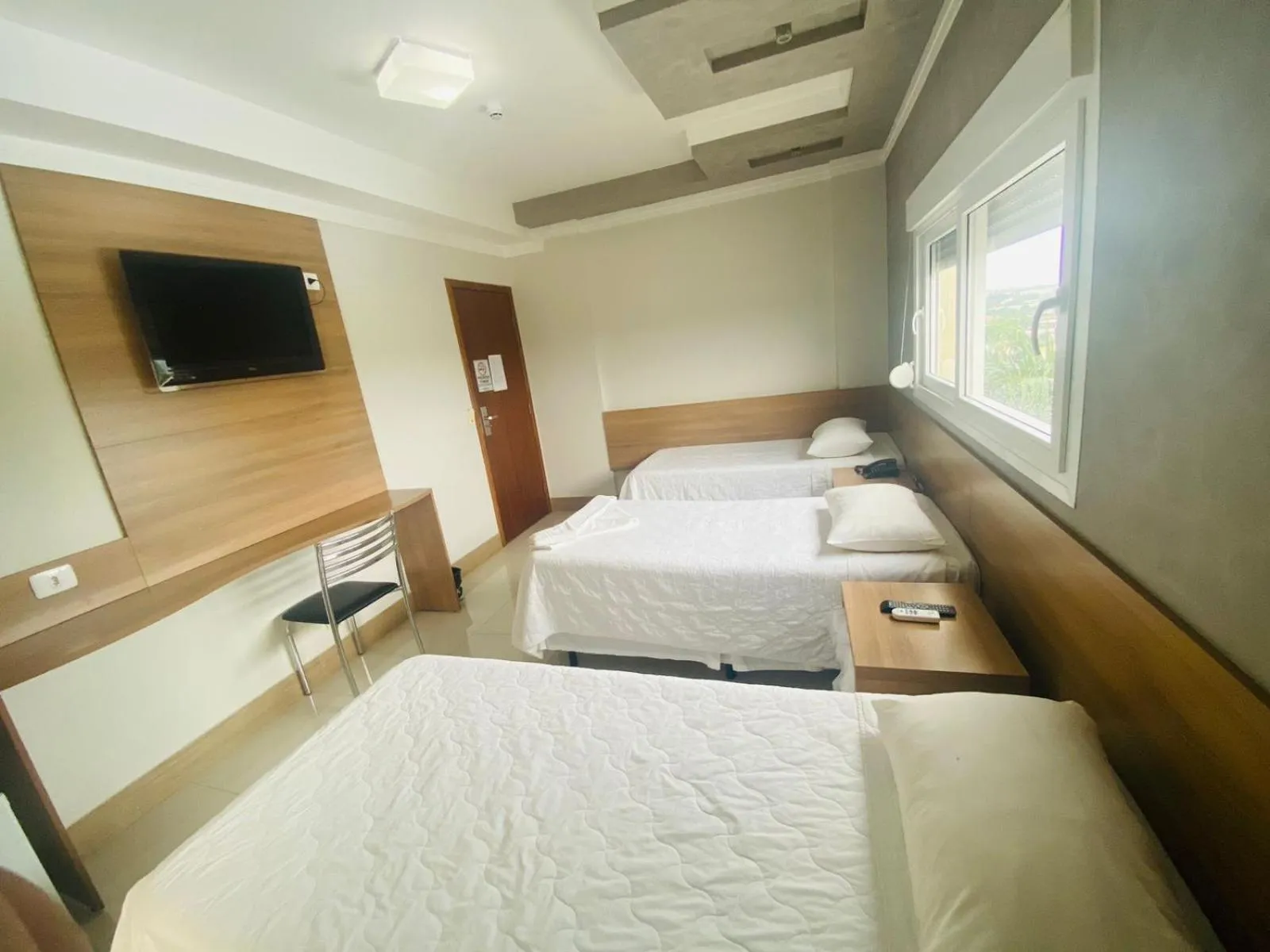 Luxury Triple Room in SHELTON PALACE HOTEL