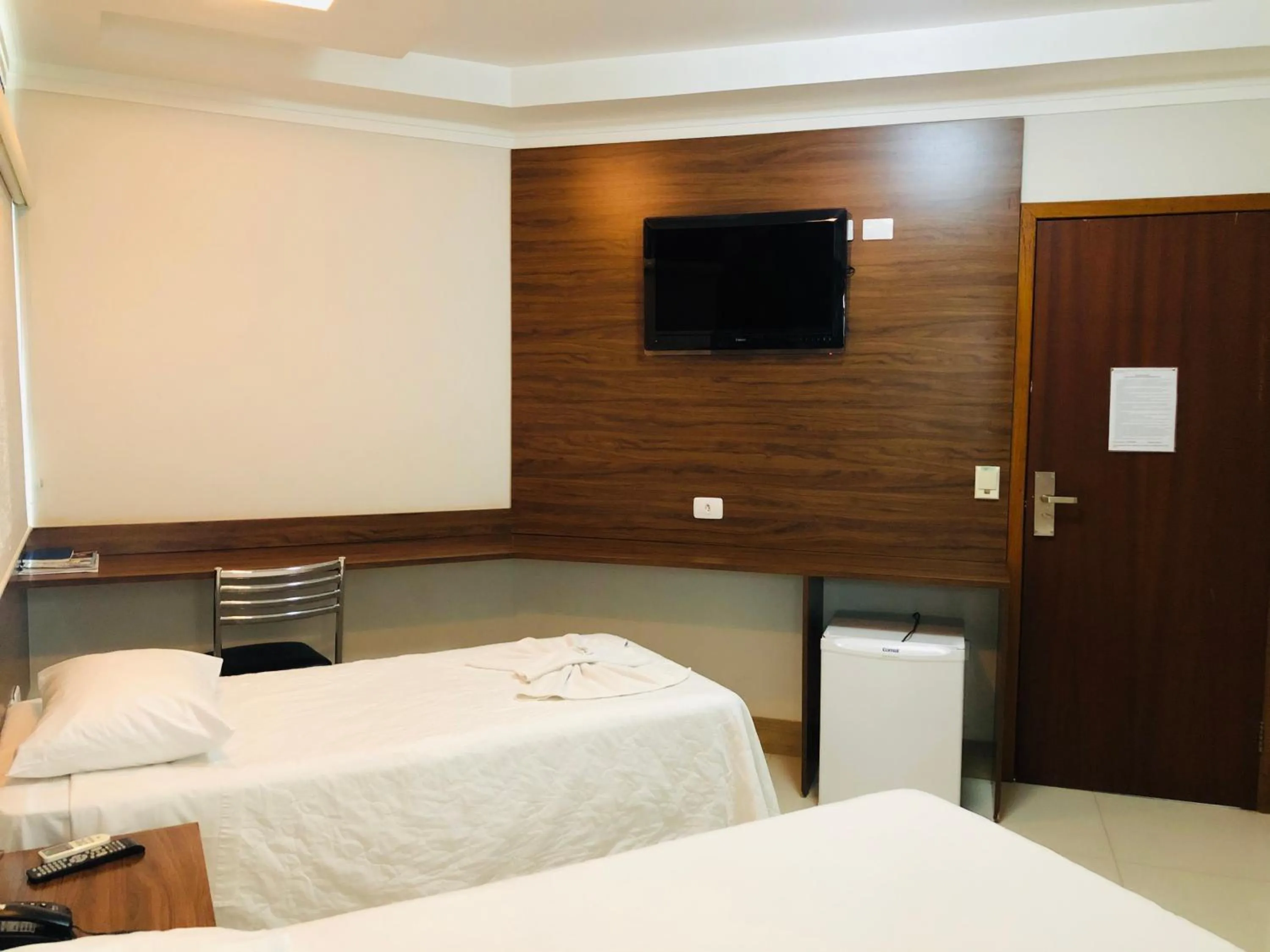 Bed in SHELTON PALACE HOTEL