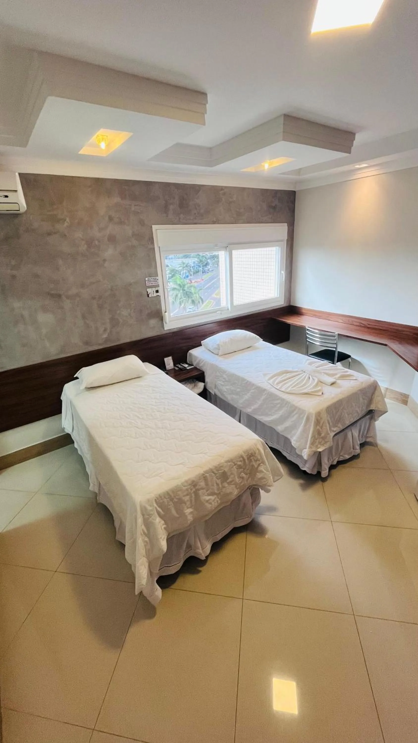 Photo of the whole room, Bed in SHELTON PALACE HOTEL