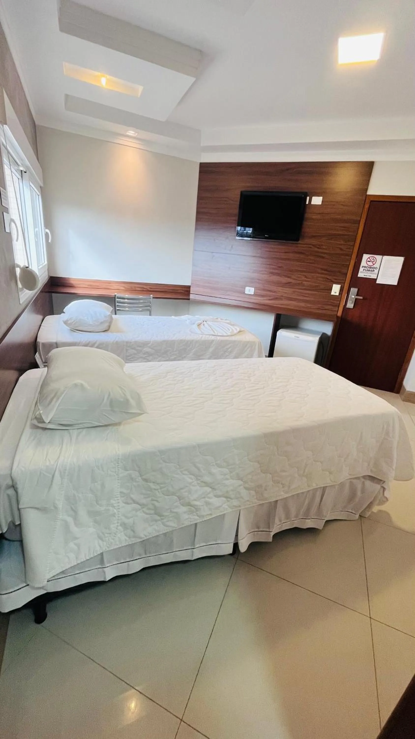 Photo of the whole room, Bed in SHELTON PALACE HOTEL