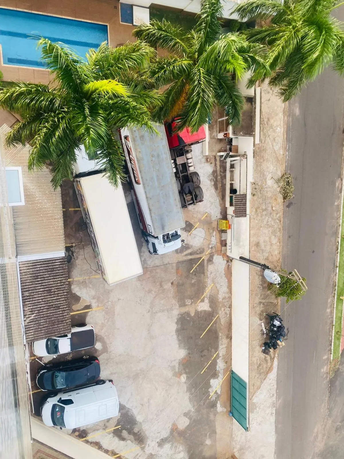 Parking in SHELTON PALACE HOTEL