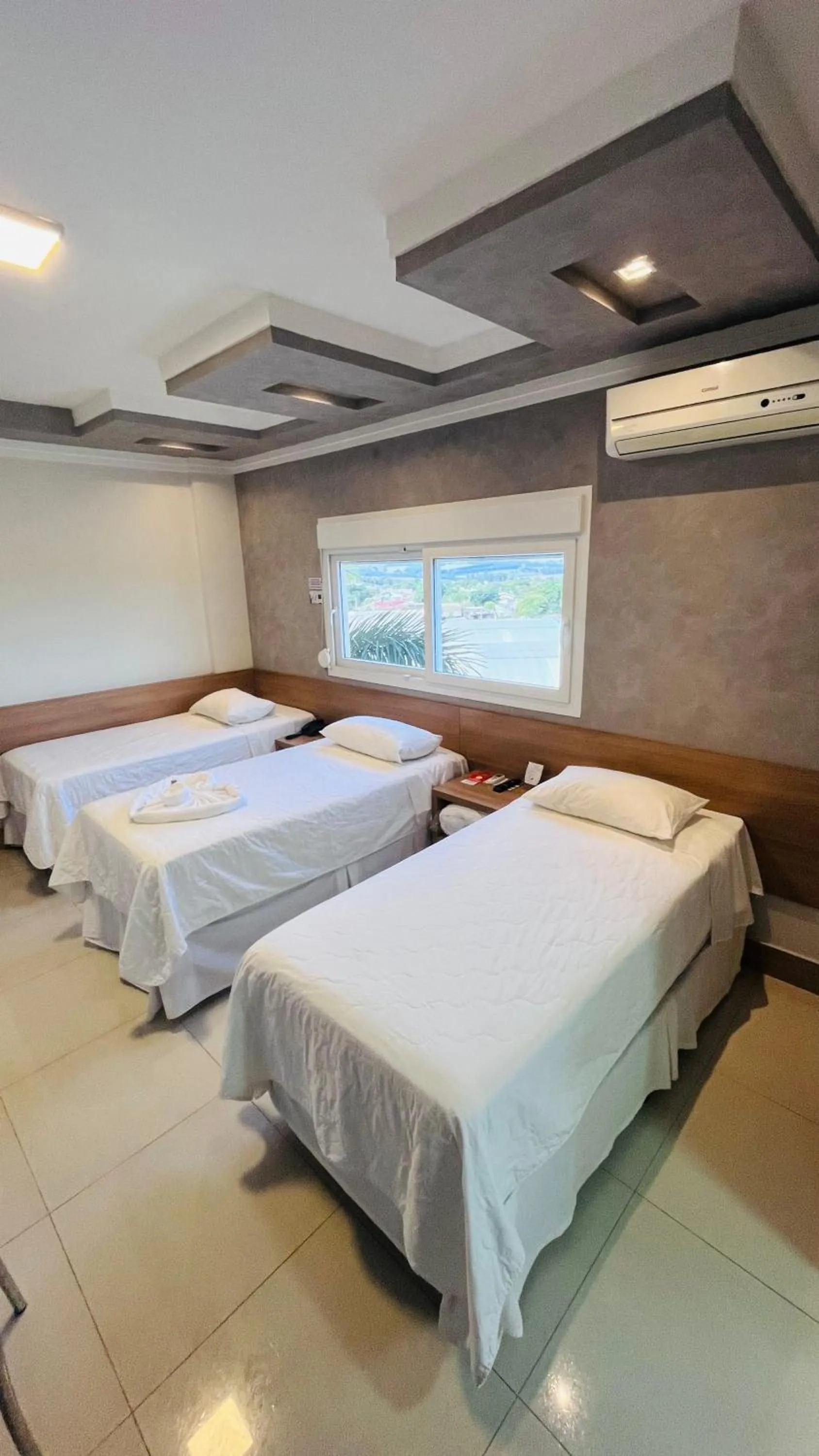 Photo of the whole room, Bed in SHELTON PALACE HOTEL