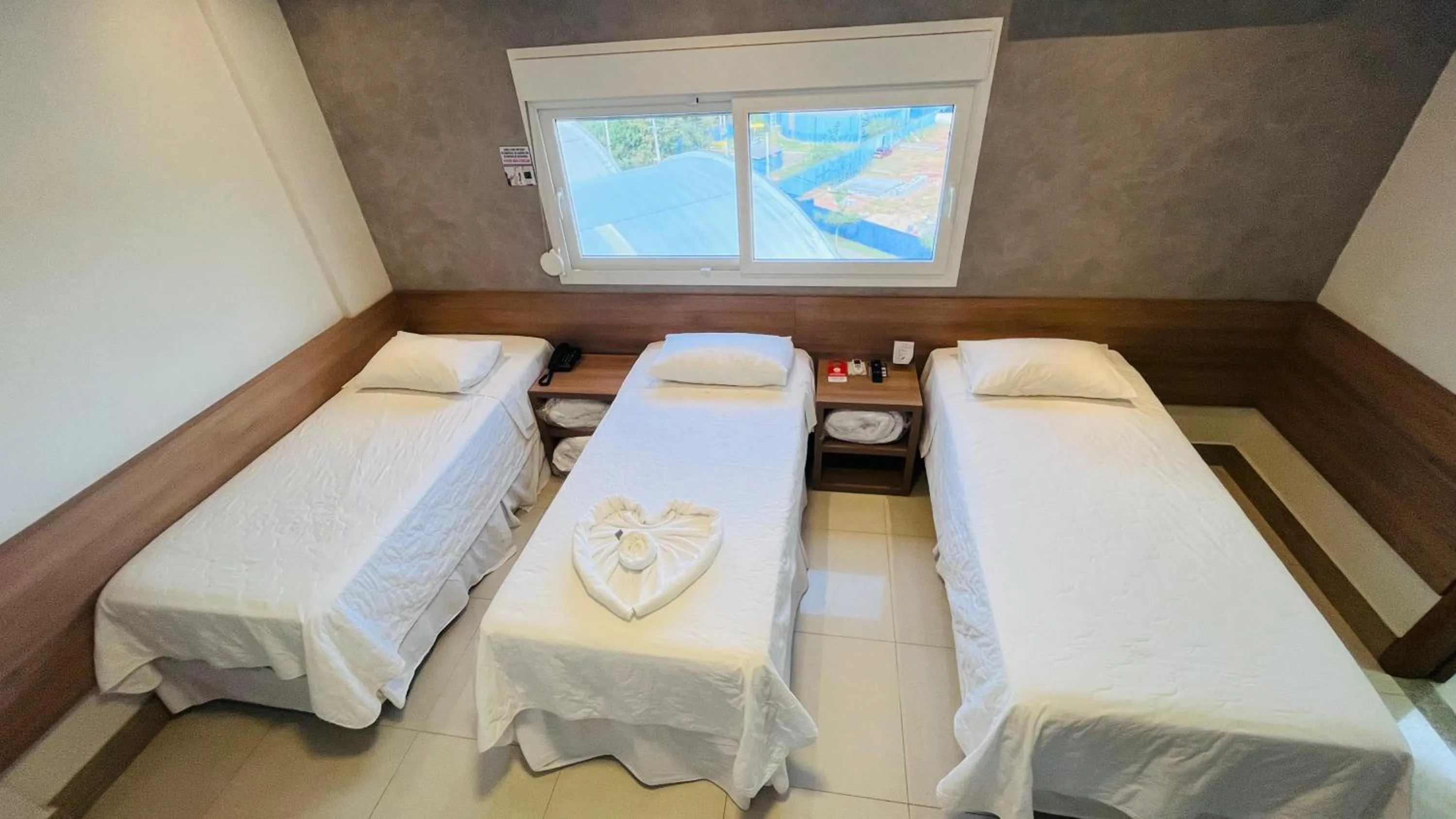 Photo of the whole room, Bed in SHELTON PALACE HOTEL