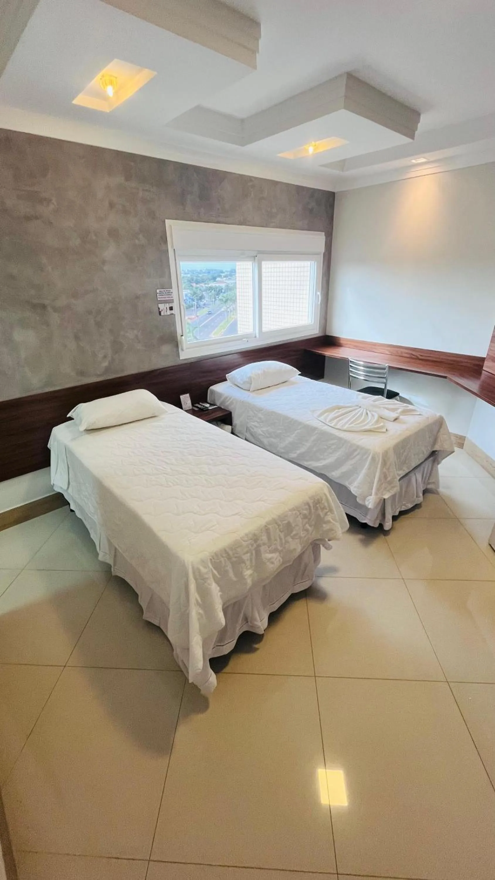 Photo of the whole room, Bed in SHELTON PALACE HOTEL