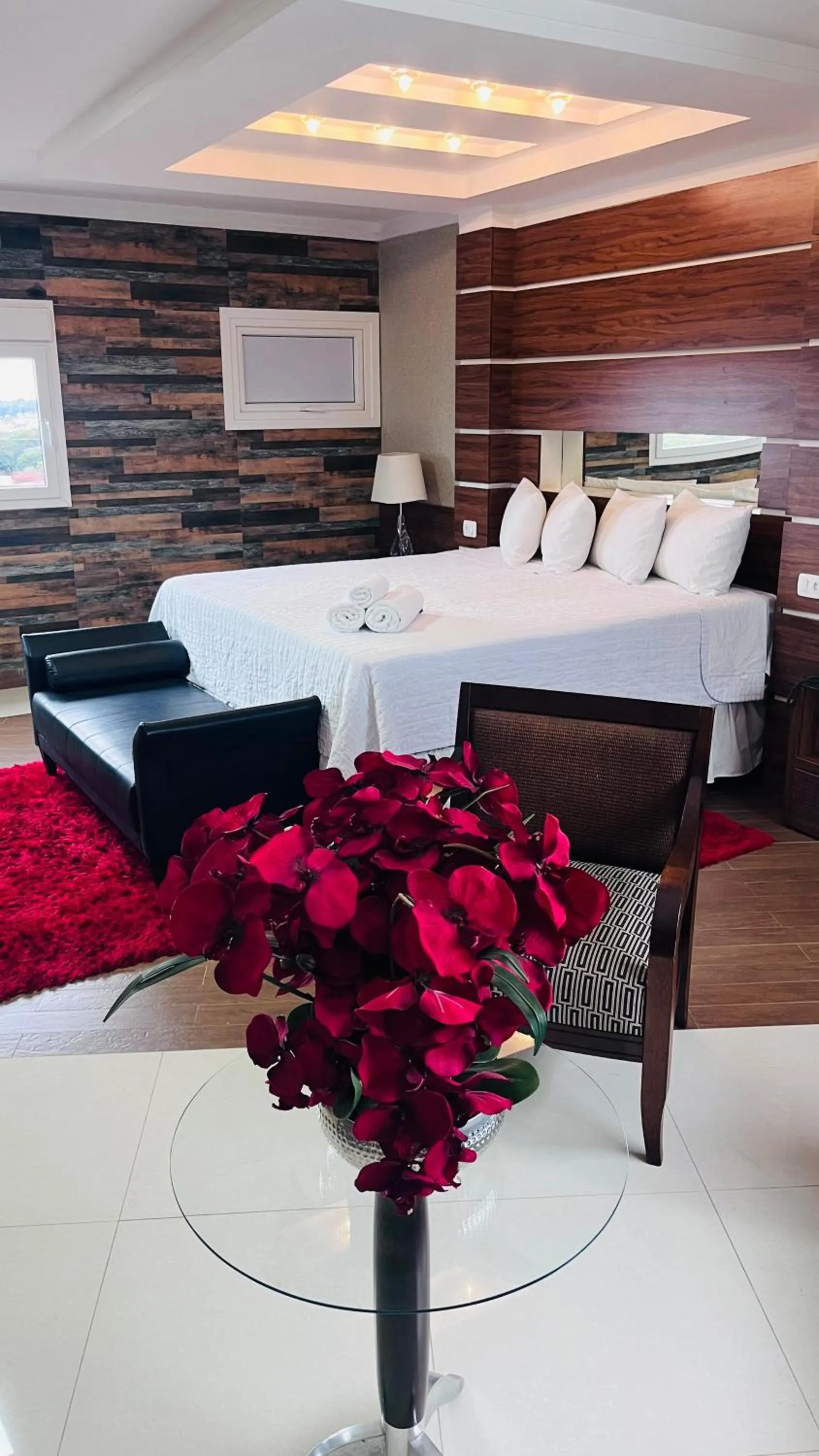 Photo of the whole room, Bed in SHELTON PALACE HOTEL