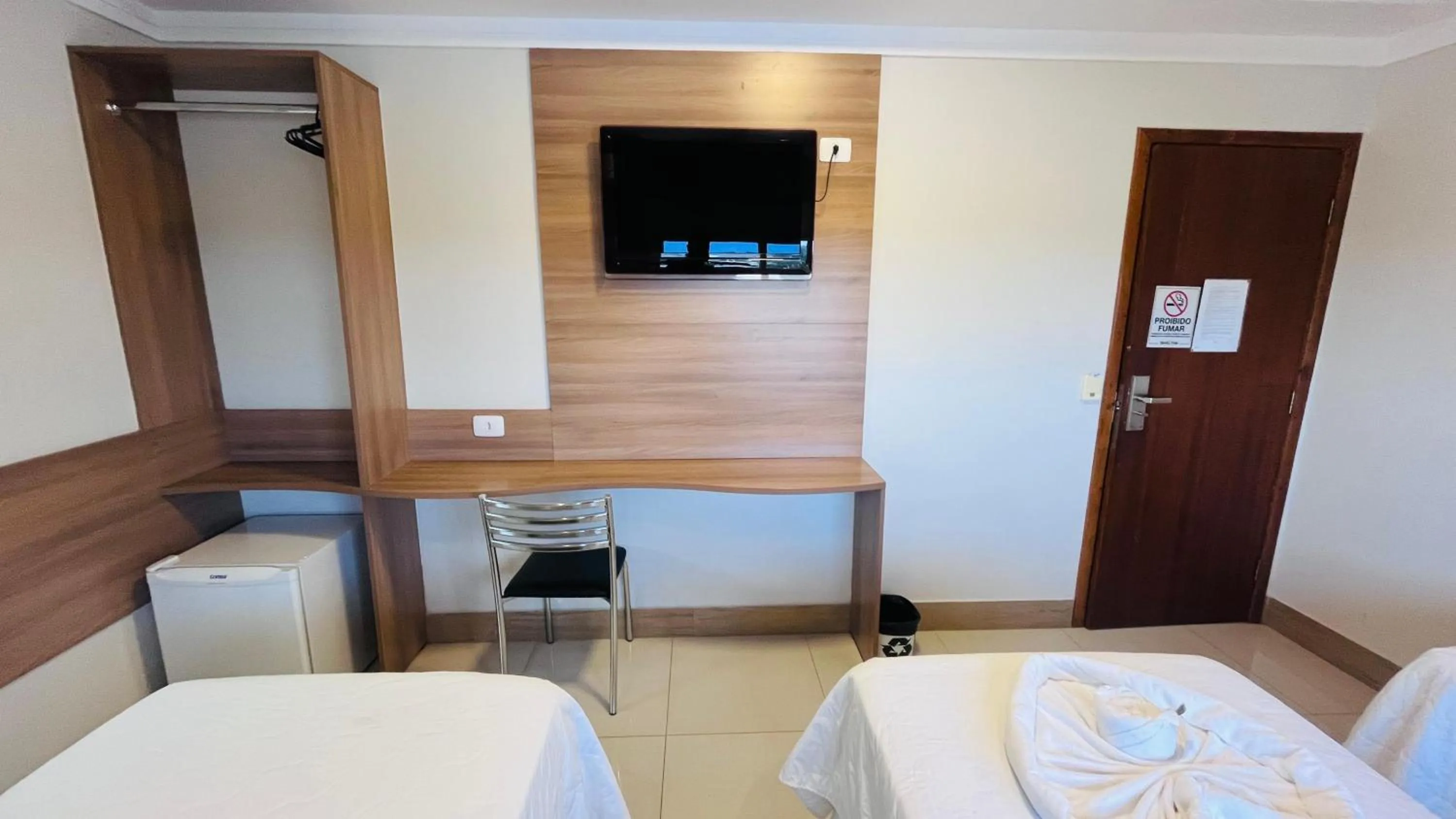 TV and multimedia, Bed in SHELTON PALACE HOTEL