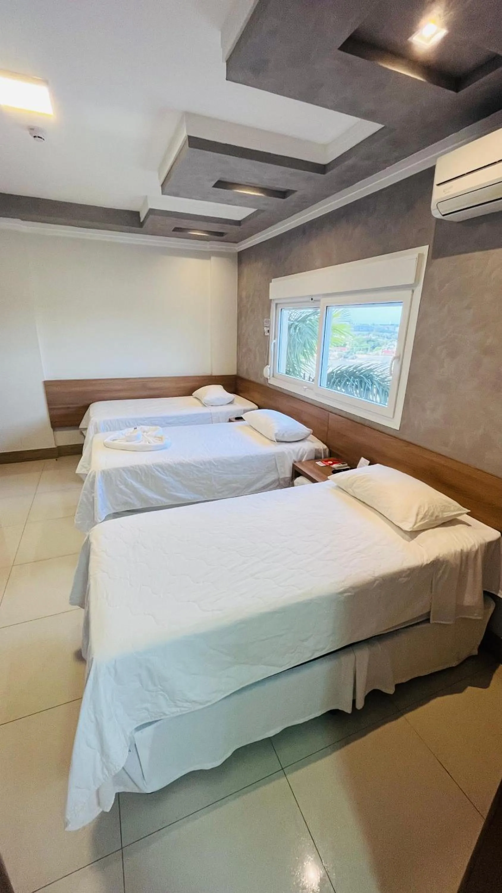 Photo of the whole room, Bed in SHELTON PALACE HOTEL