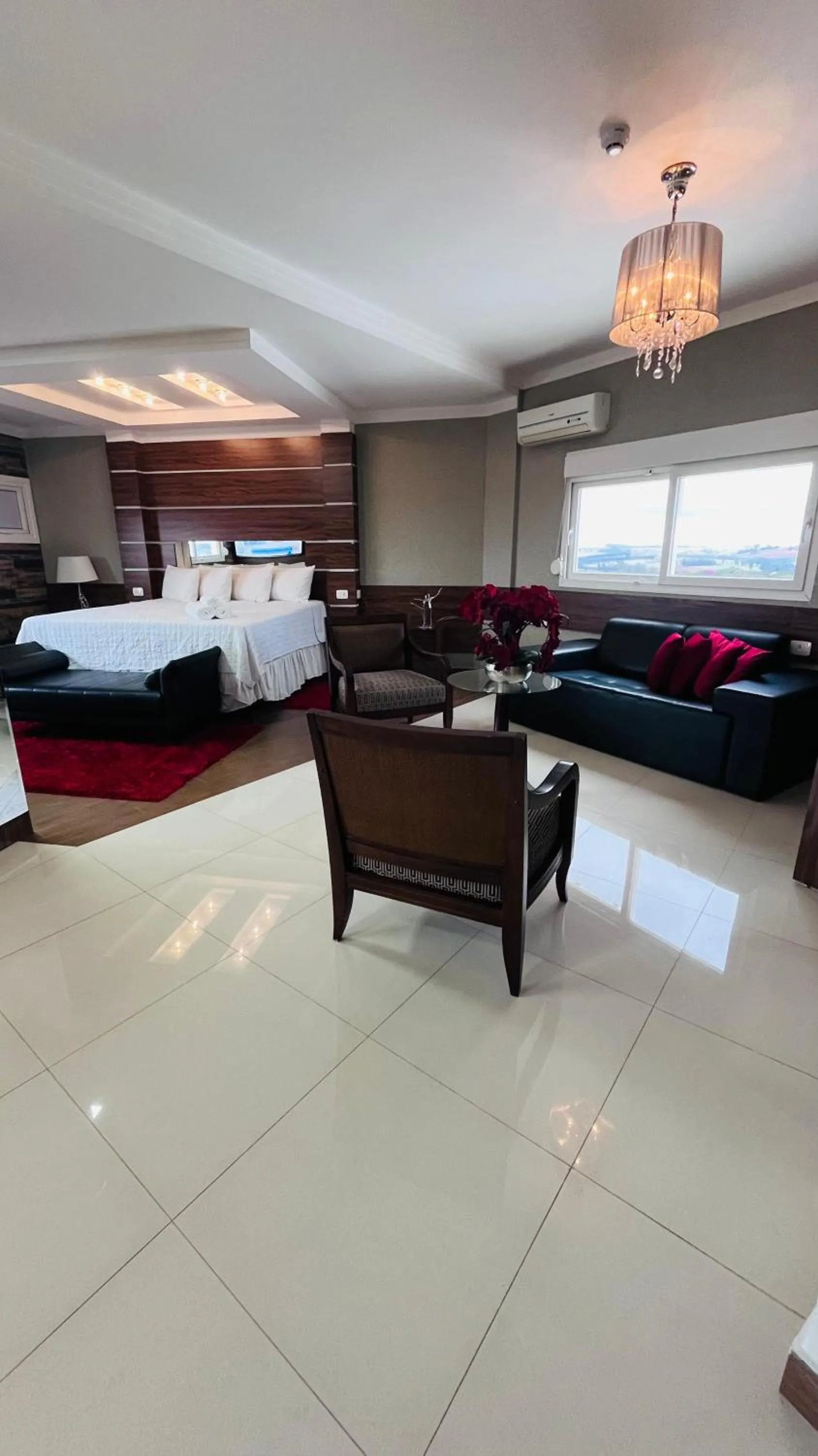 Photo of the whole room, Bed in SHELTON PALACE HOTEL