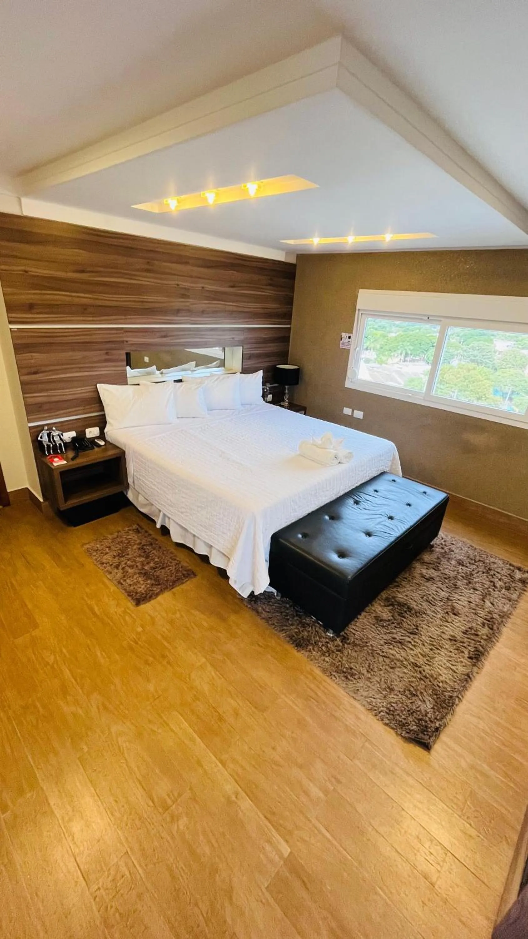 Photo of the whole room, Bed in SHELTON PALACE HOTEL