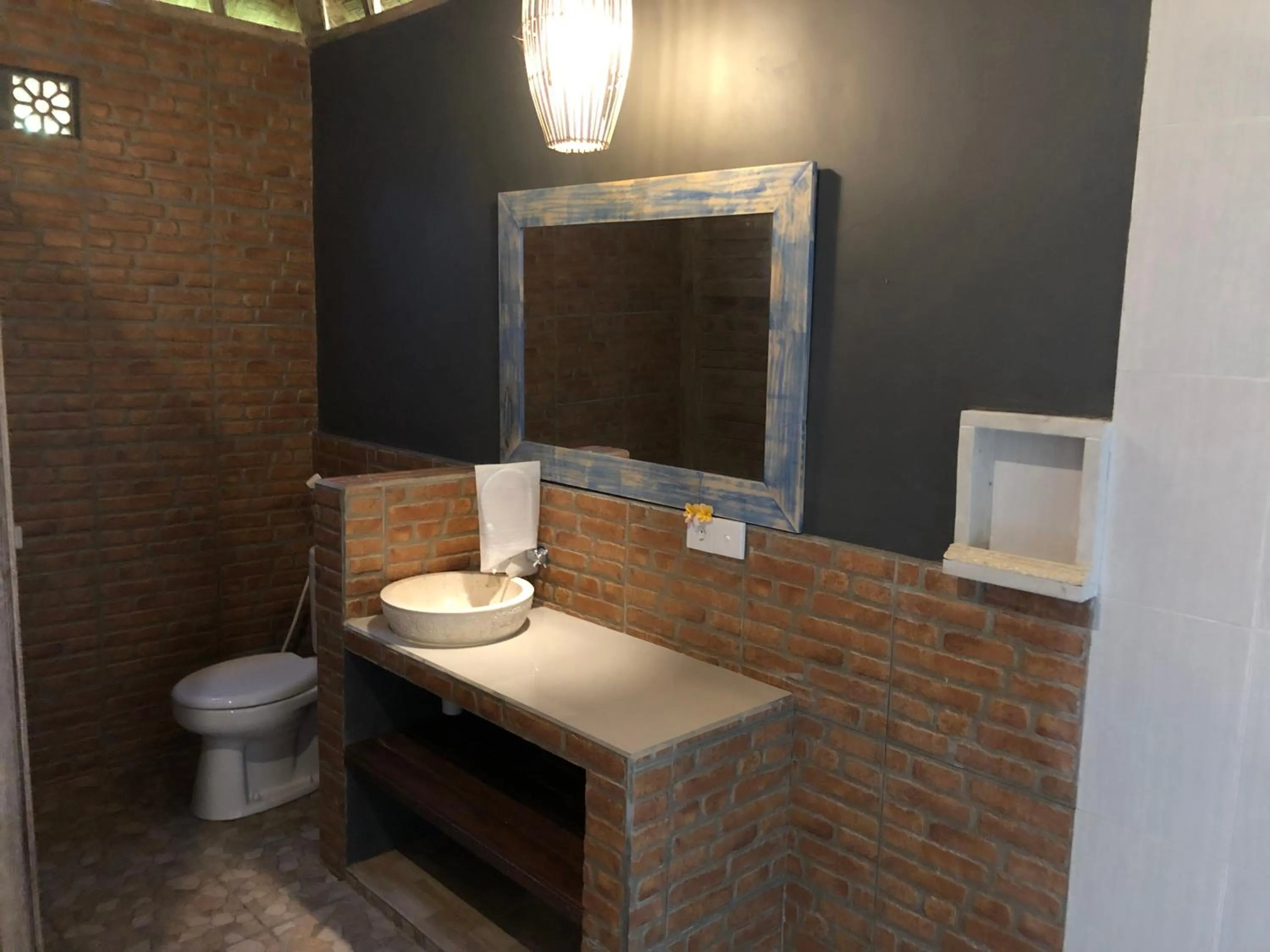 Bathroom in Le Biu garden View