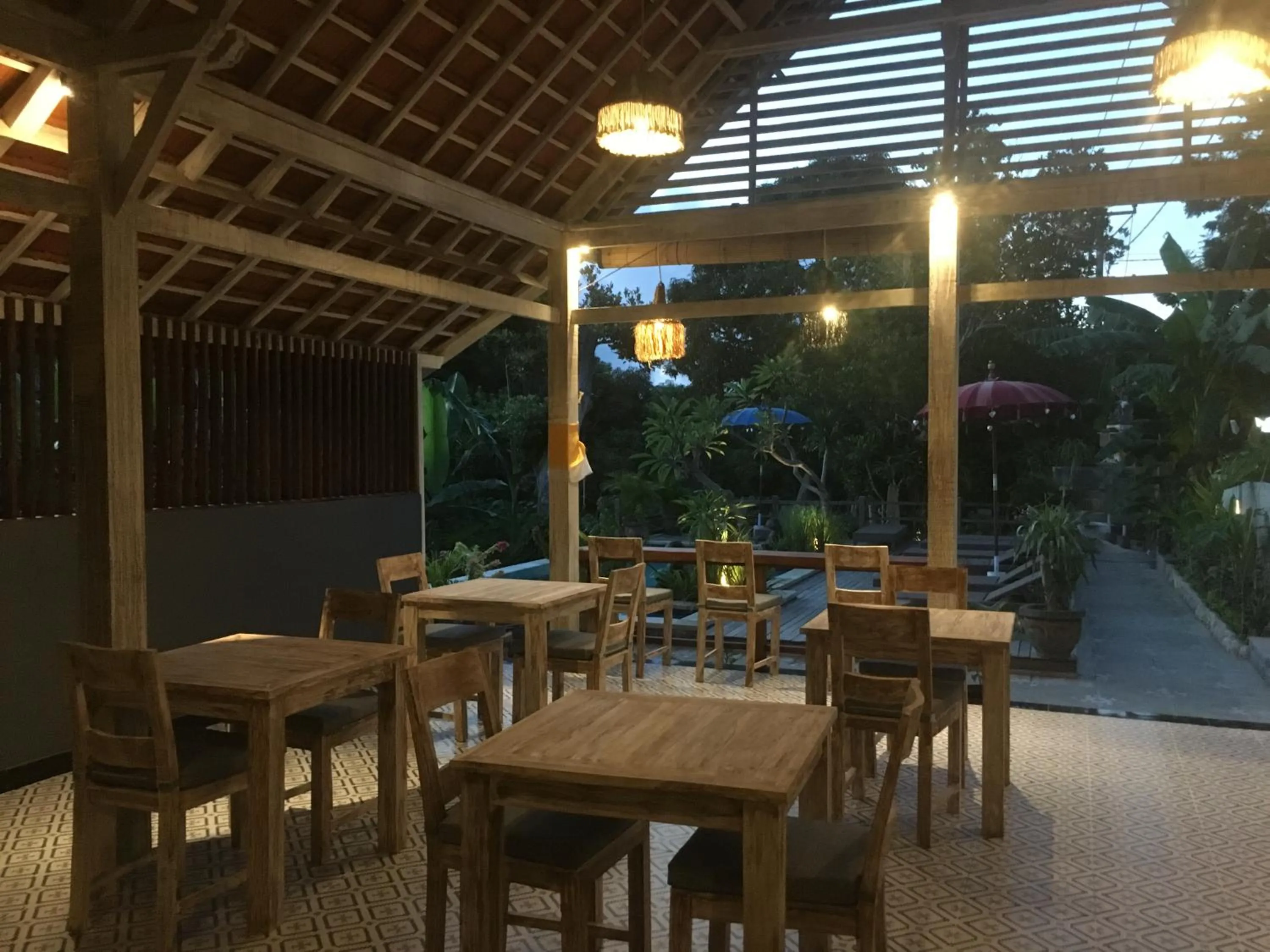 Restaurant/places to eat in Le Biu garden View