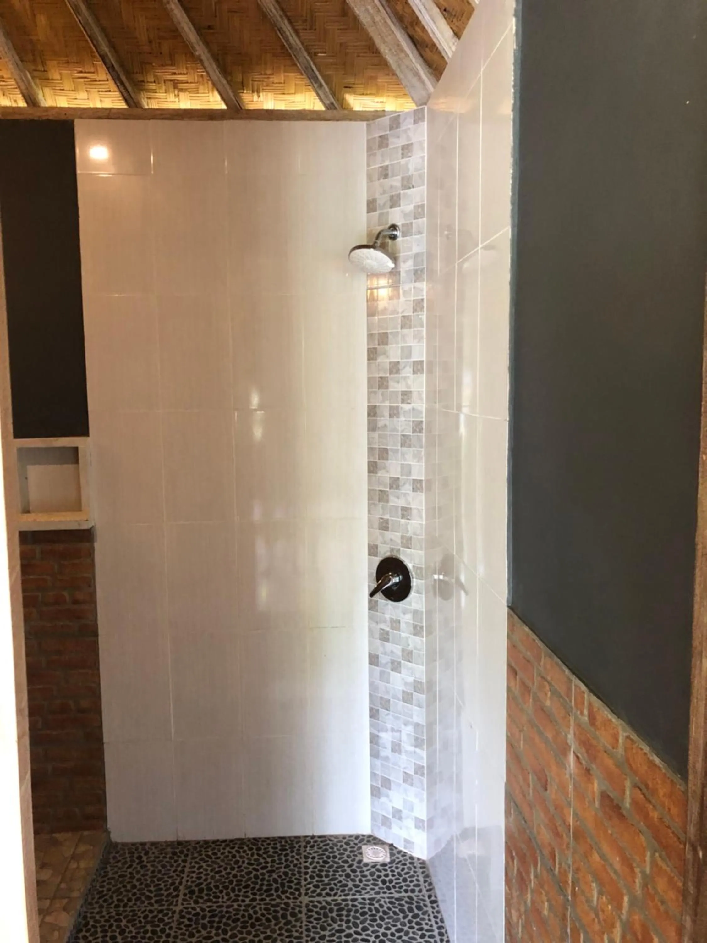 Bathroom in Le Biu garden View