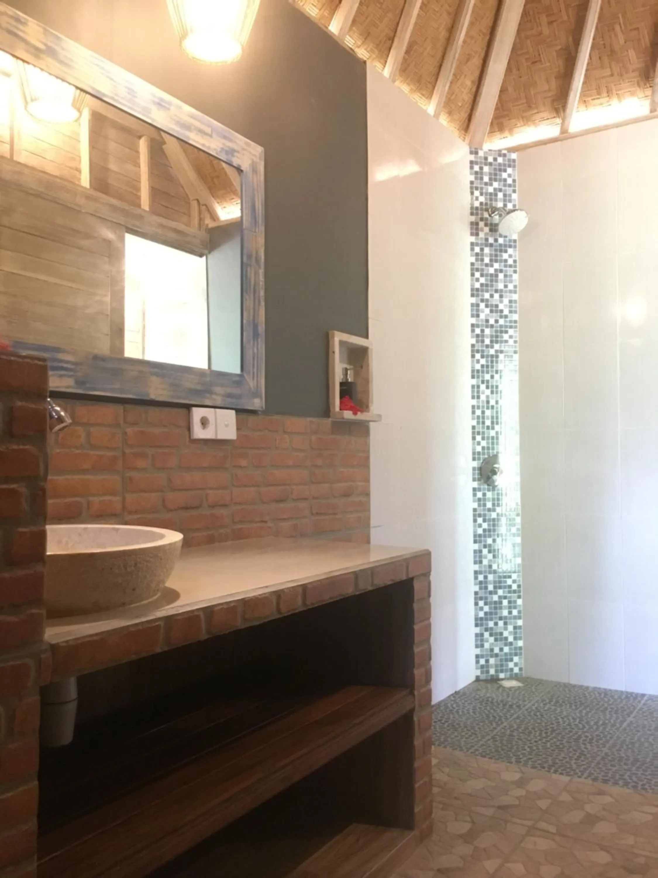 Bathroom in Le Biu garden View