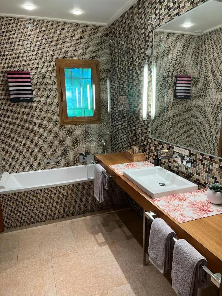 Bathroom in BASTIDE DE RAMATUELLE