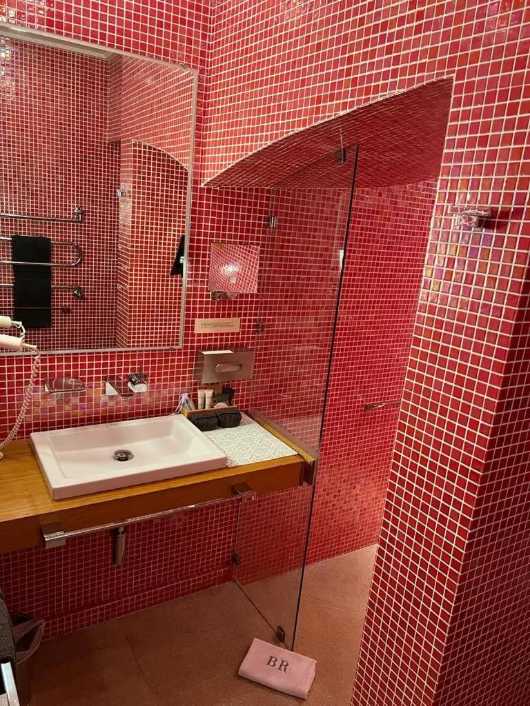 Bathroom in BASTIDE DE RAMATUELLE