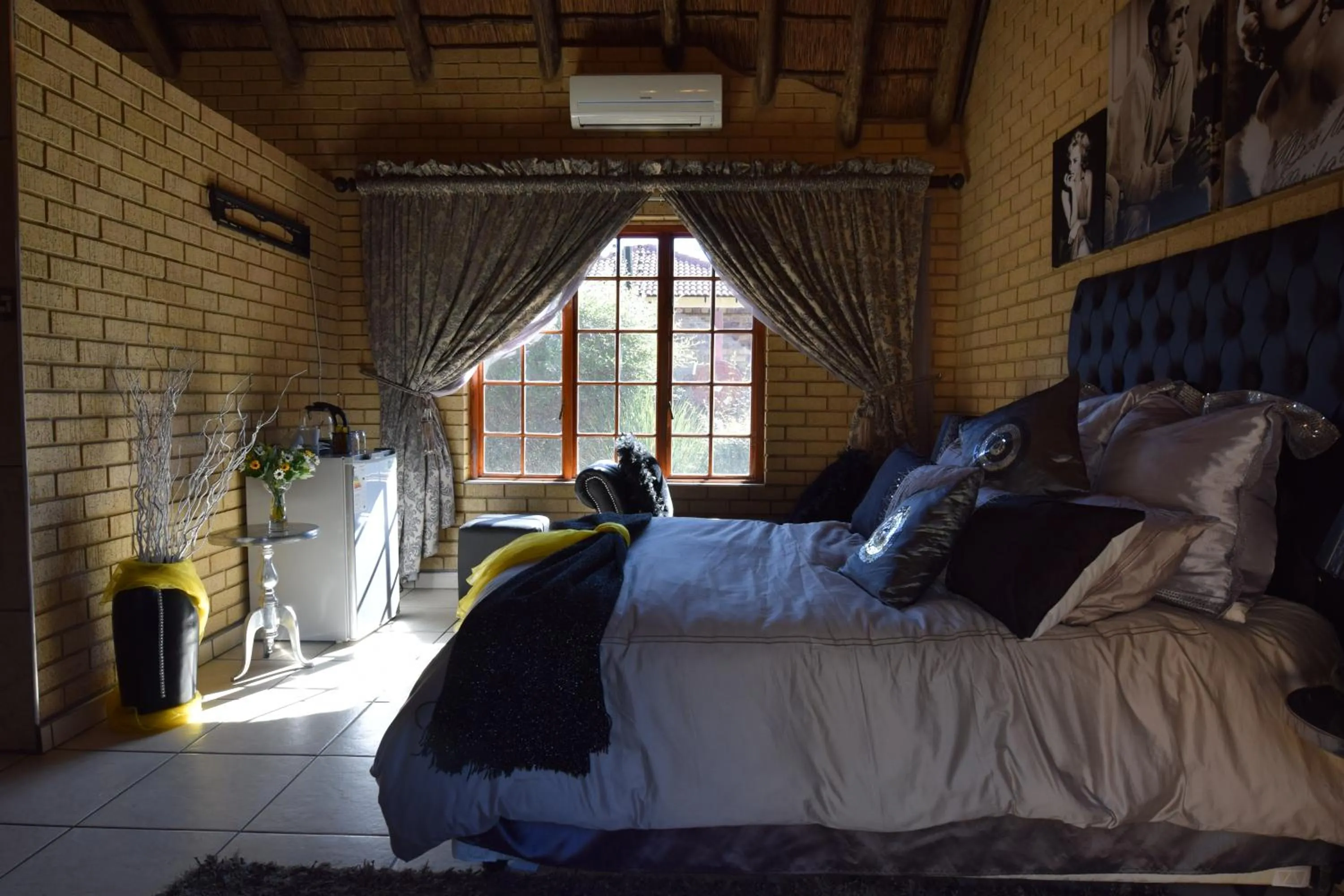 Bed in Thabong Bed and Breakfast