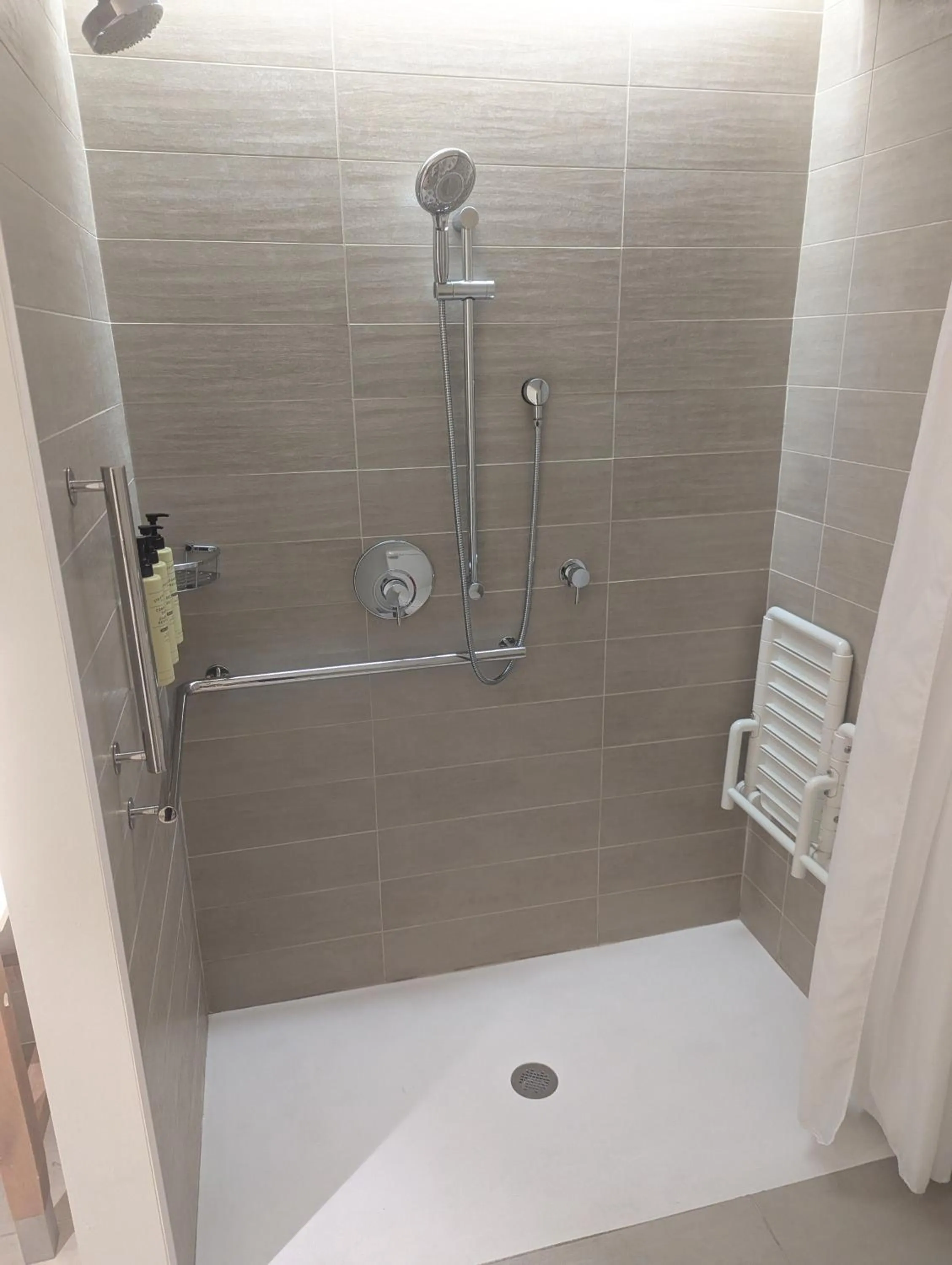 Shower in Element Kansas City Overland Park