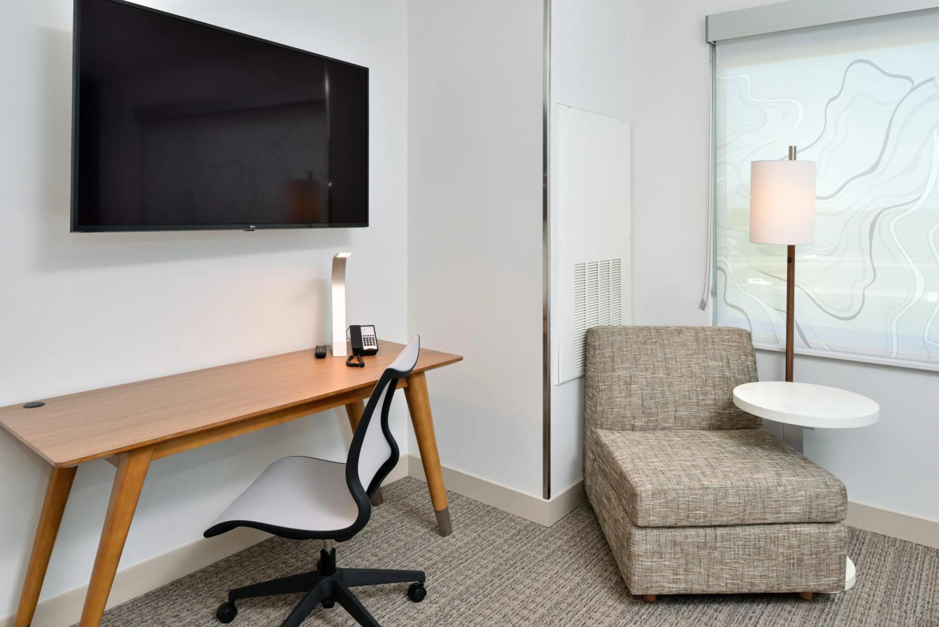 Seating area in Element Kansas City Overland Park