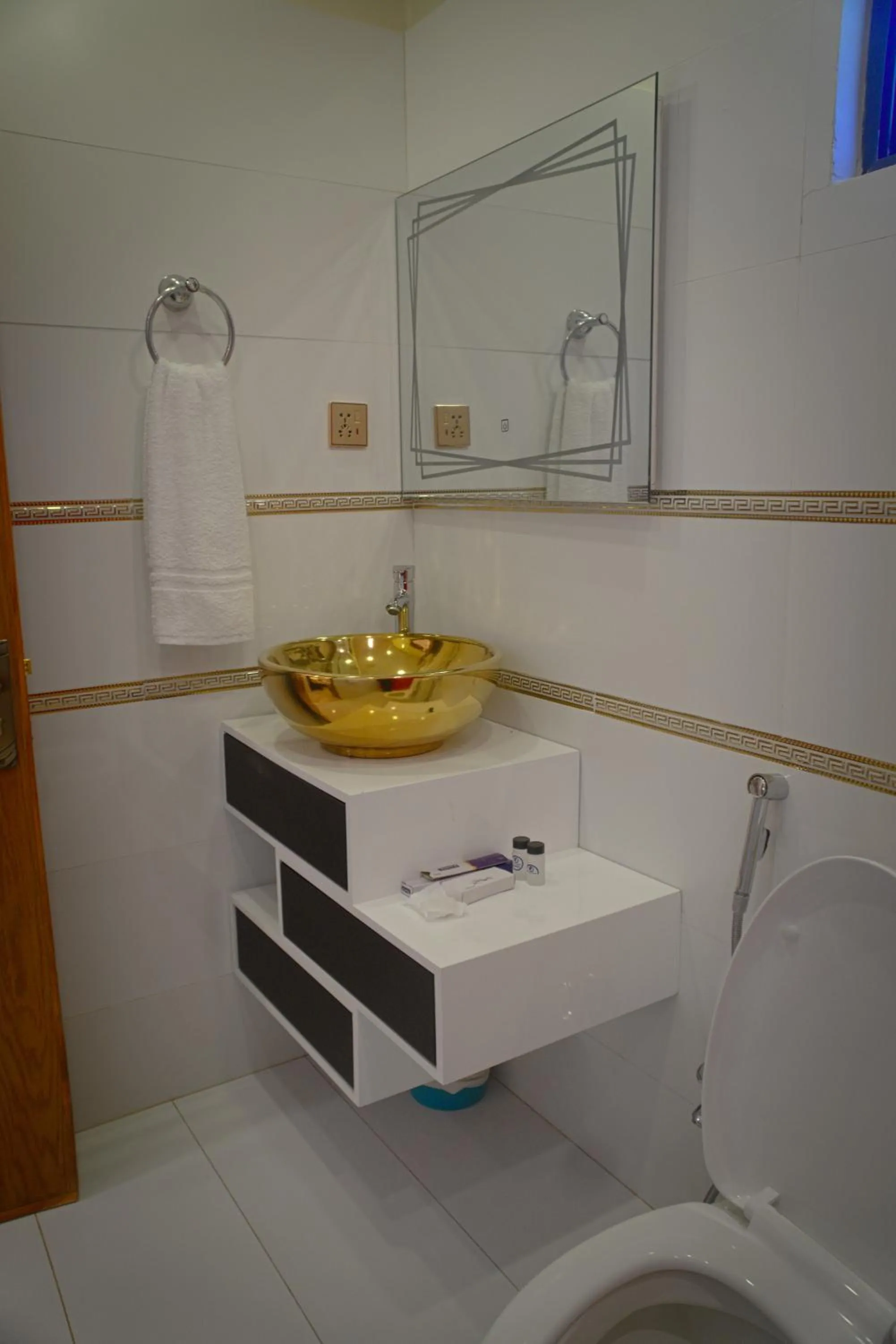 Bathroom in Premier Inn Grand Gulberg Lahore