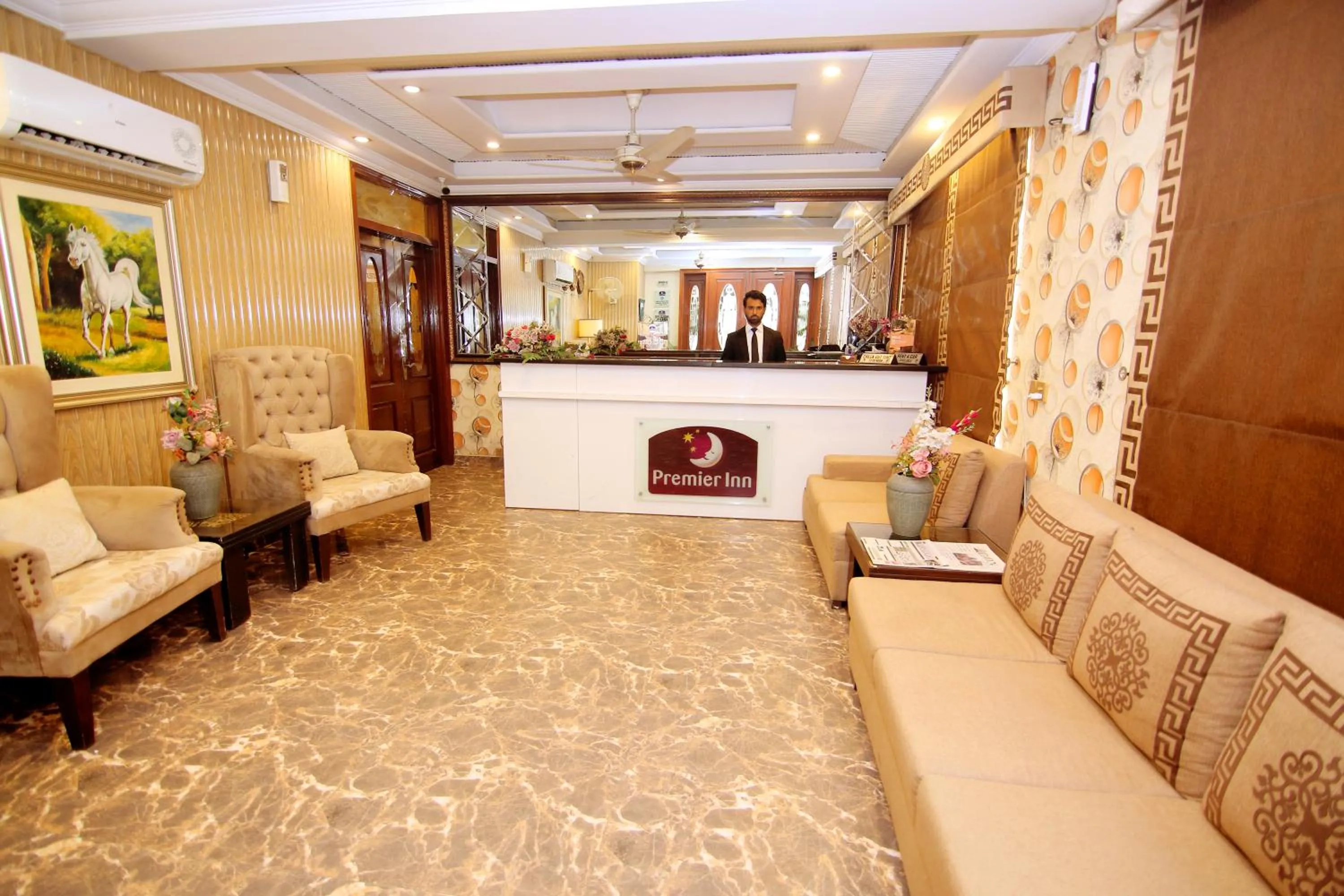 Lobby or reception in Premier Inn Grand Gulberg Lahore