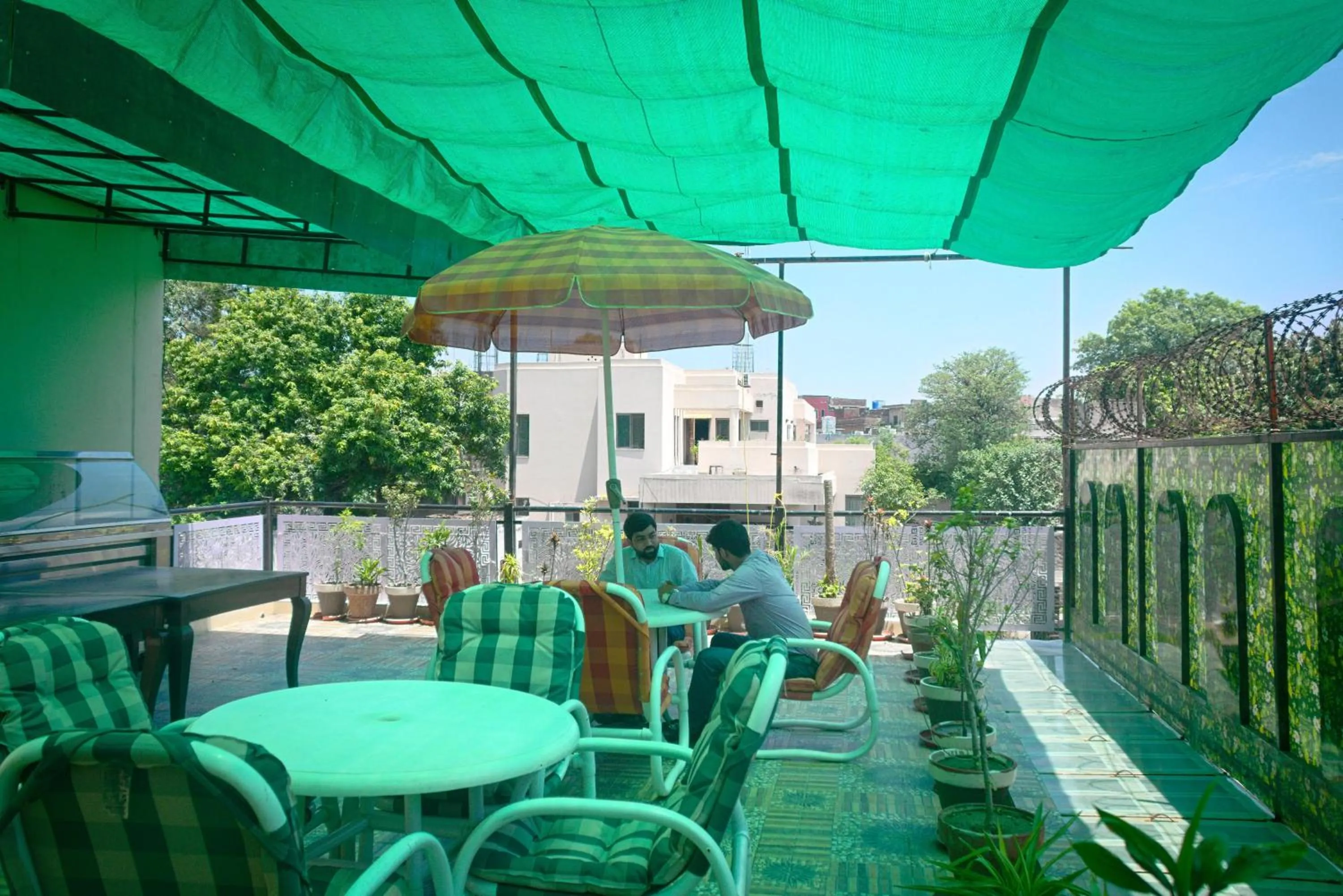 Restaurant/places to eat in Premier Inn Grand Gulberg Lahore