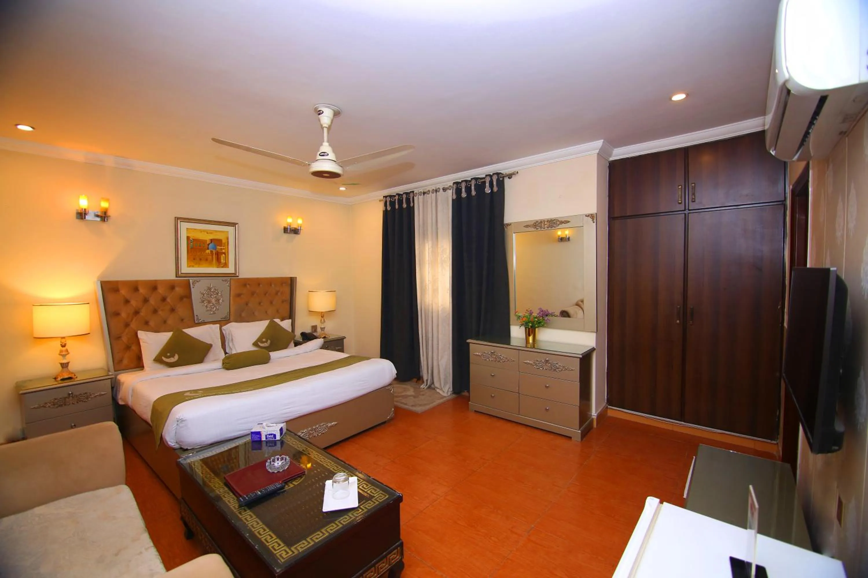 Bathroom, Bed in Premier Inn Grand Gulberg Lahore