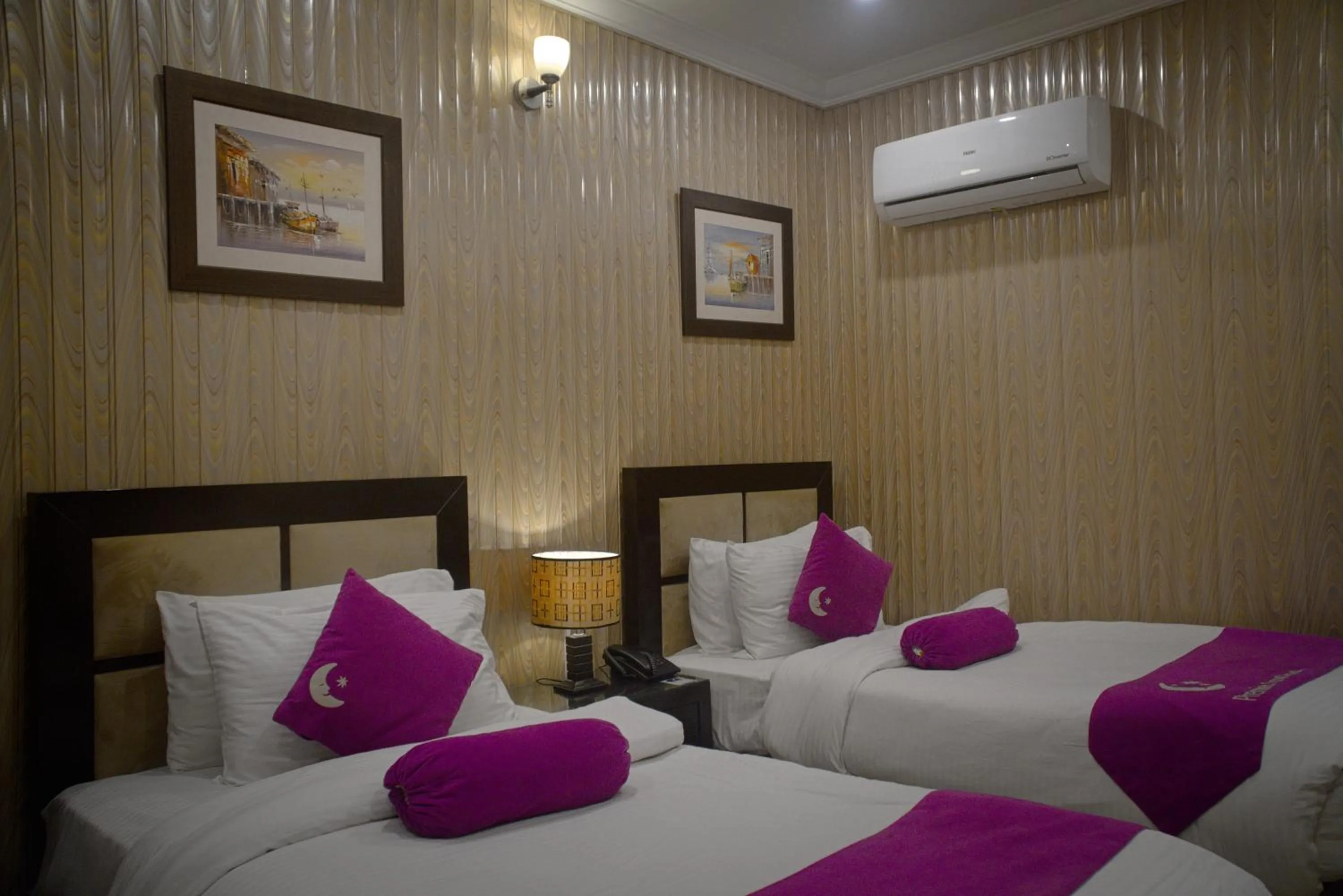 Photo of the whole room, Bed in Premier Inn Grand Gulberg Lahore