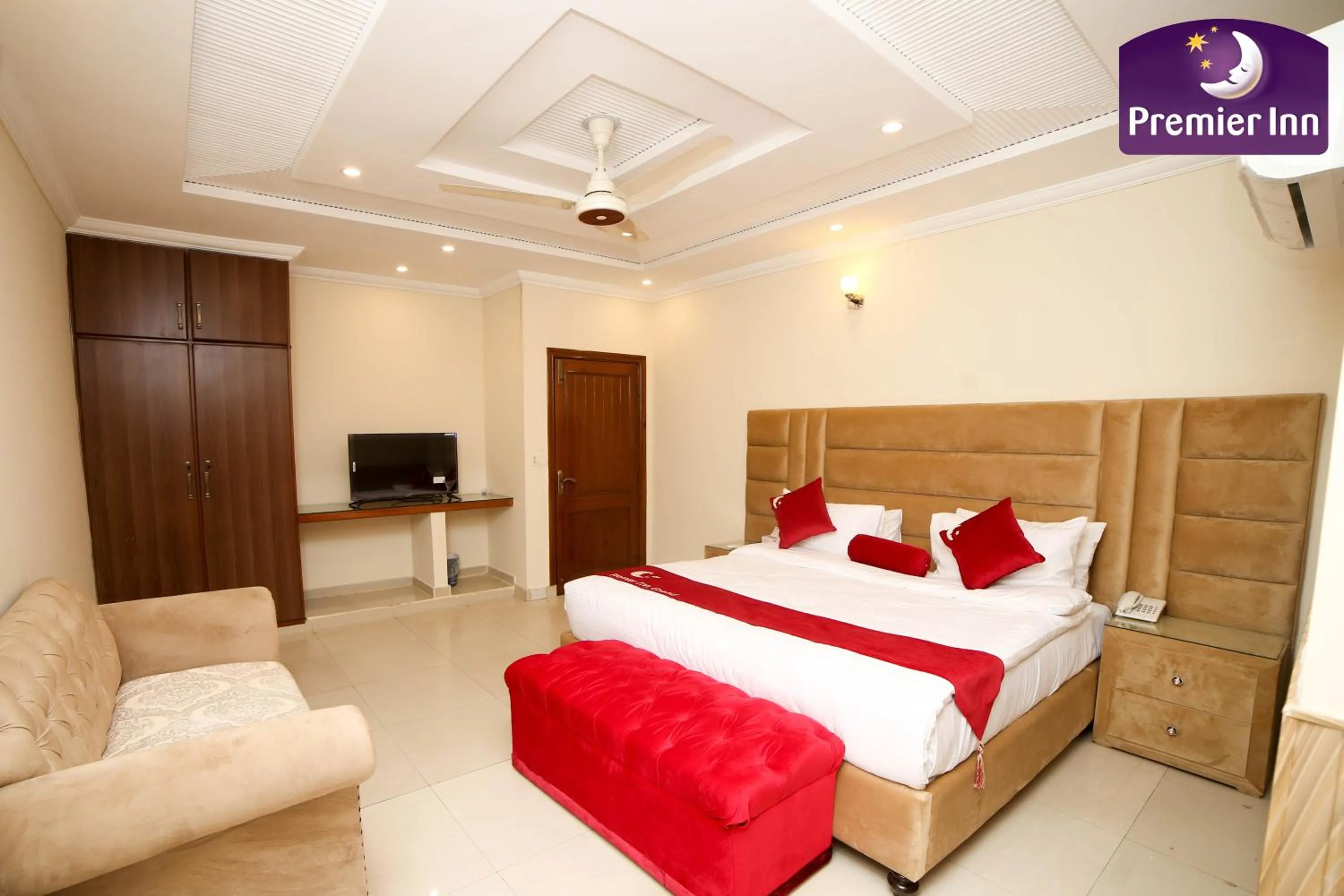 Photo of the whole room, Bed in Premier Inn Grand Gulberg Lahore