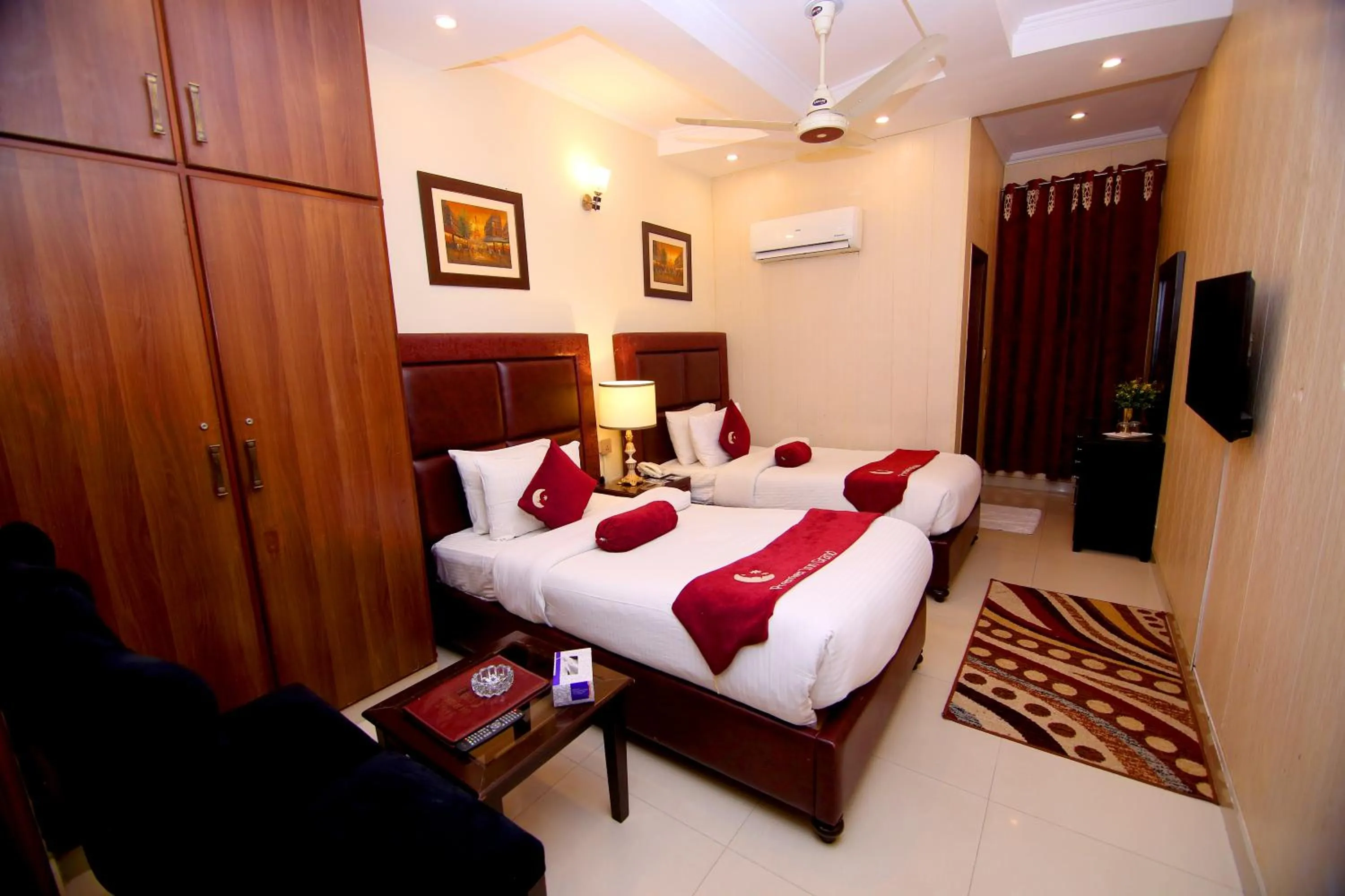 Bedroom, Bed in Premier Inn Grand Gulberg Lahore