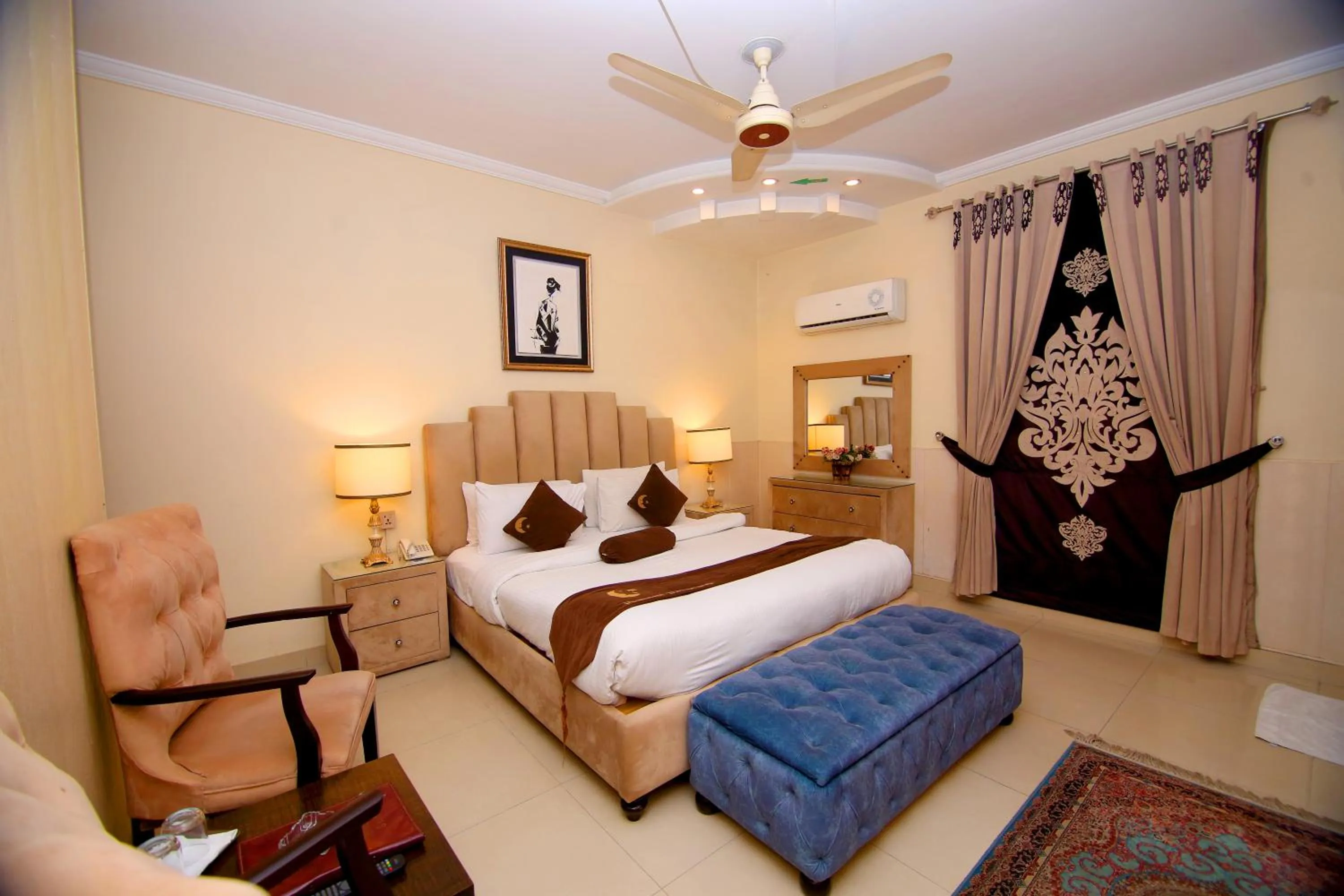 Bedroom, Bed in Premier Inn Grand Gulberg Lahore