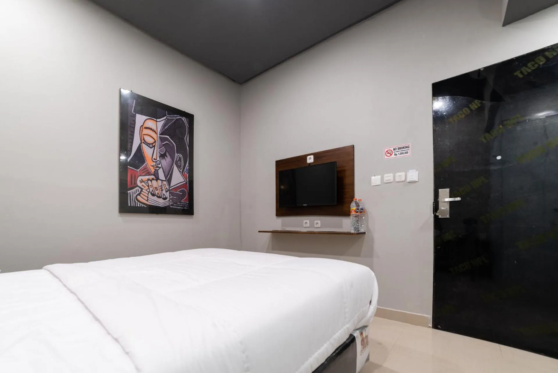 Photo of the whole room, Bed in Glamour Hotel and Spa