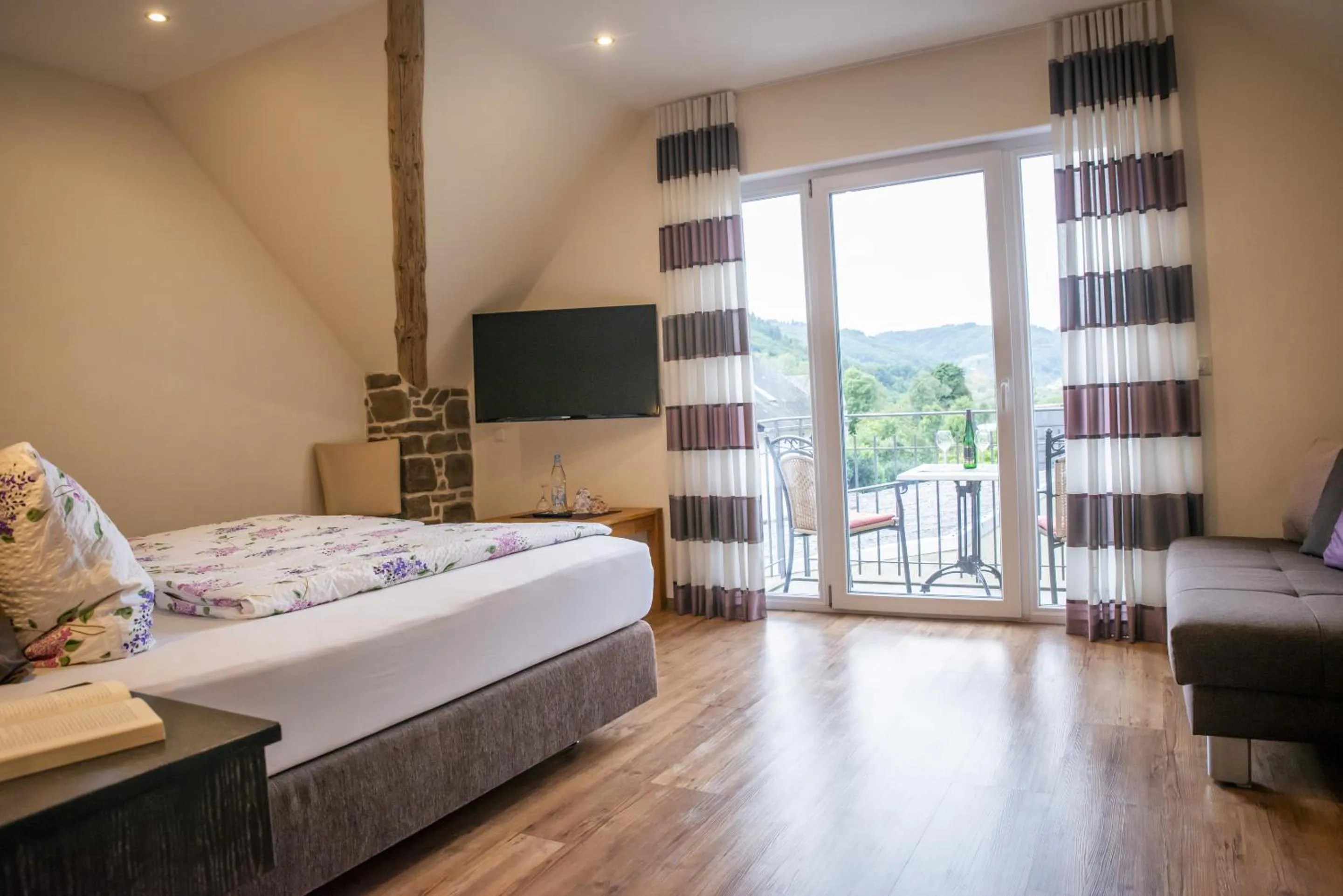 Bedroom, Bed in Landgasthof Winzerscheune