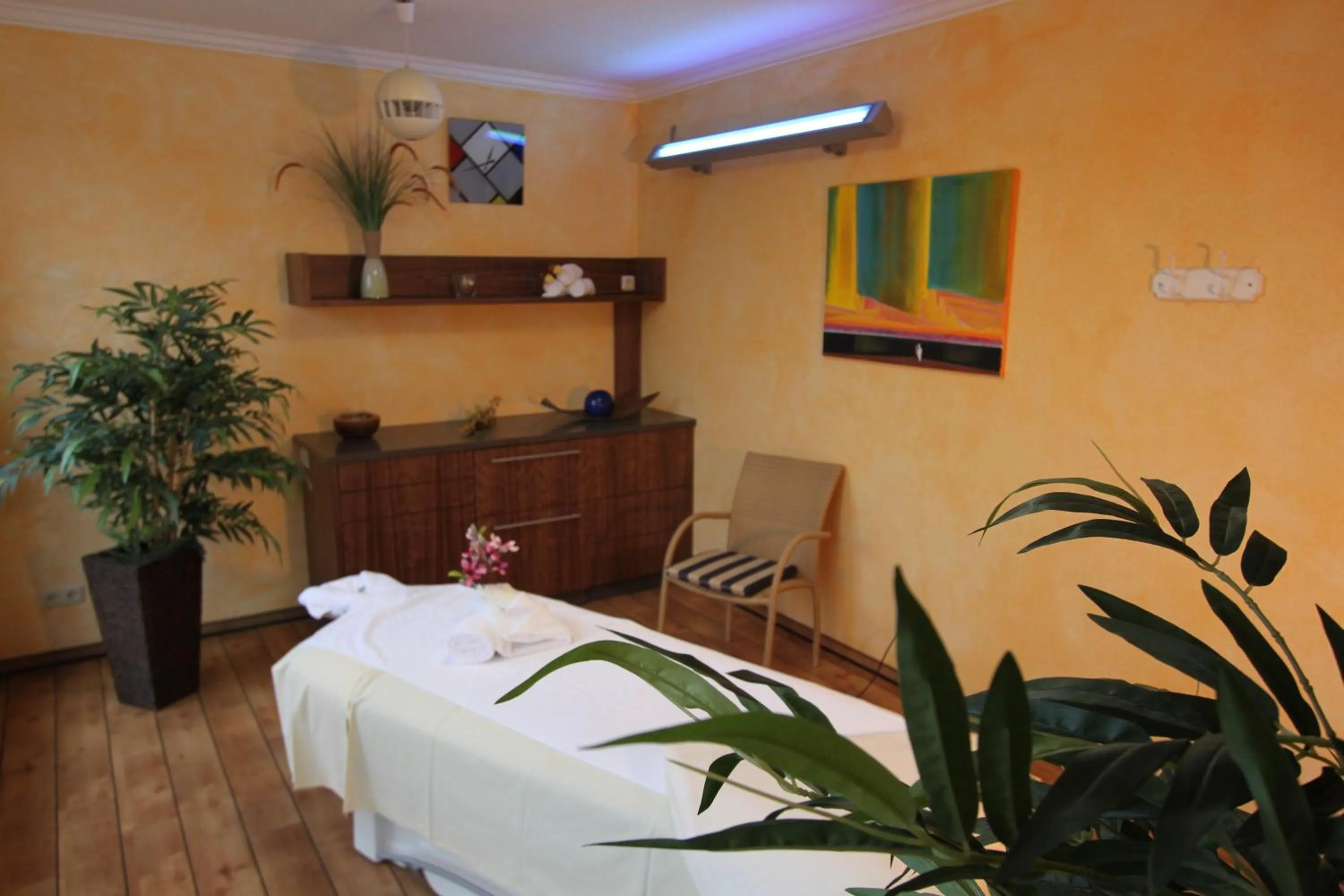 Massage, Bed in Hotel & Restaurant Hanse Kogge