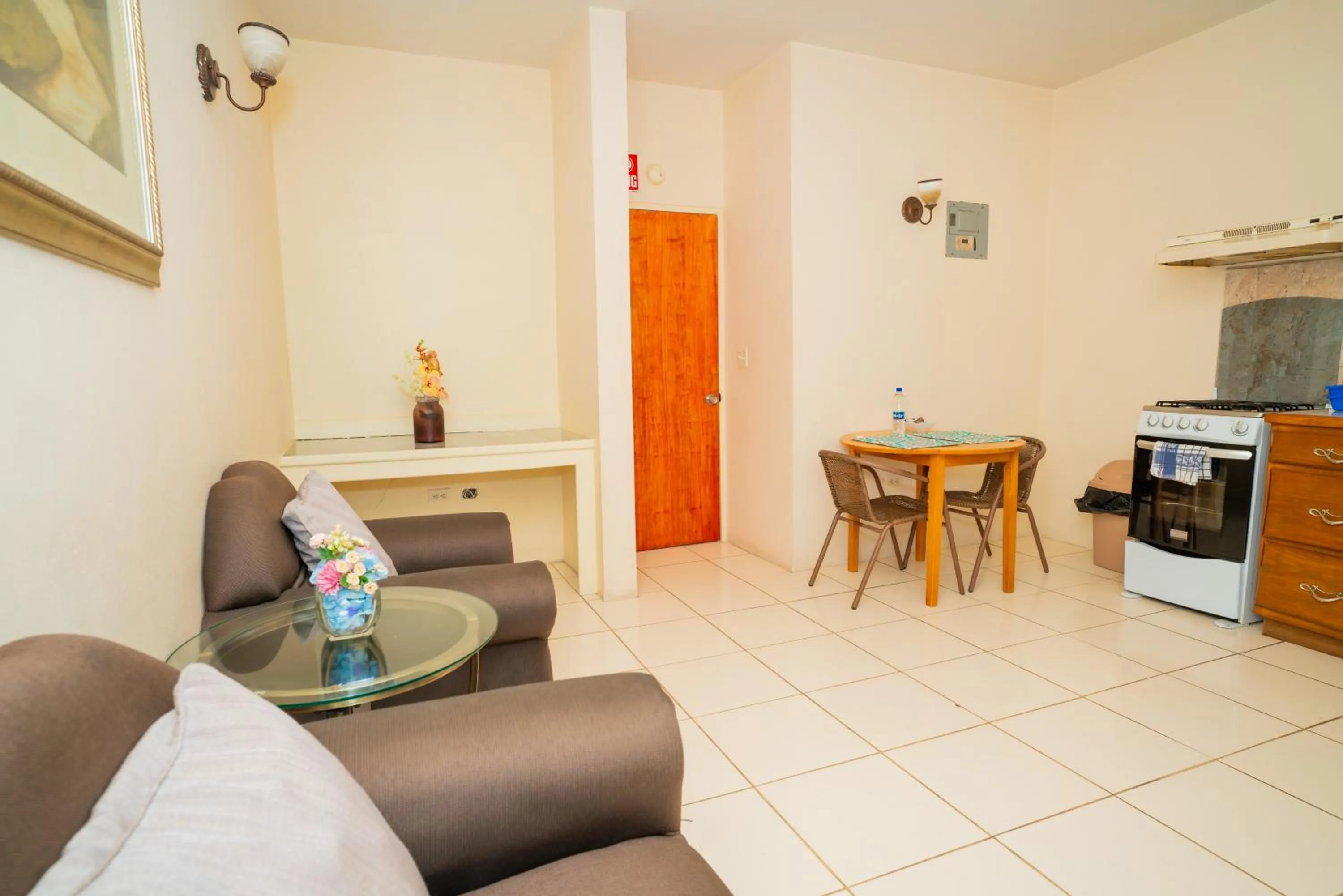 Connie's Comfort Suites