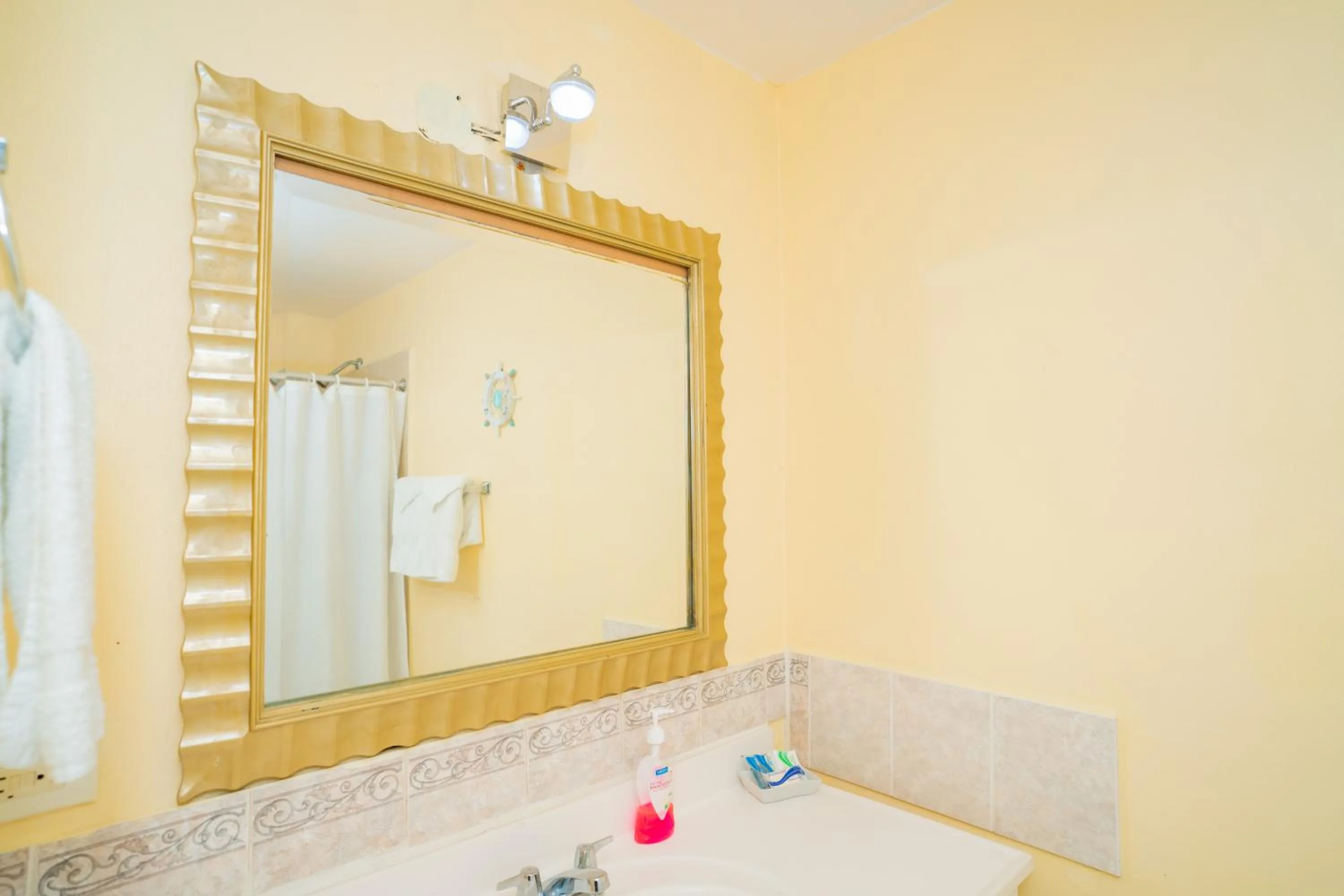 Connie's Comfort Suites