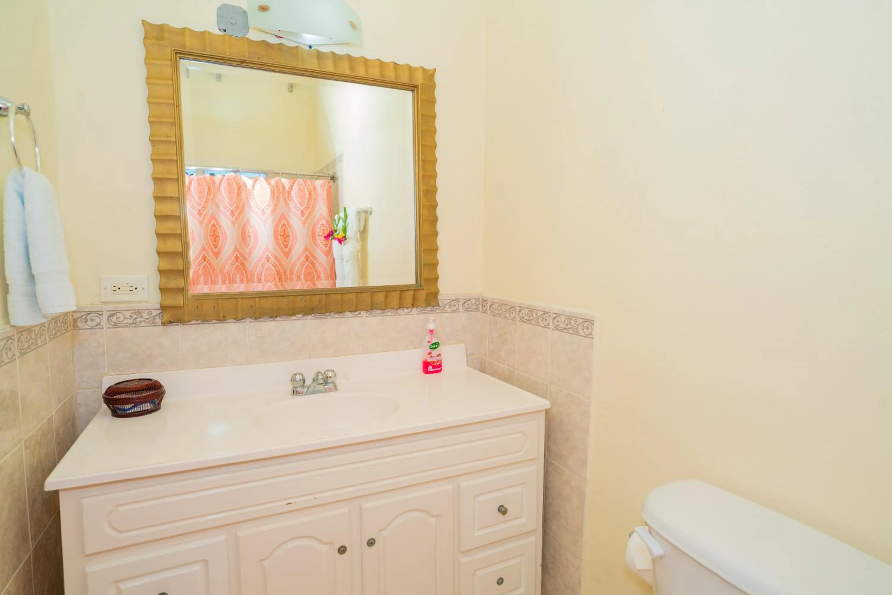 Connie's Comfort Suites