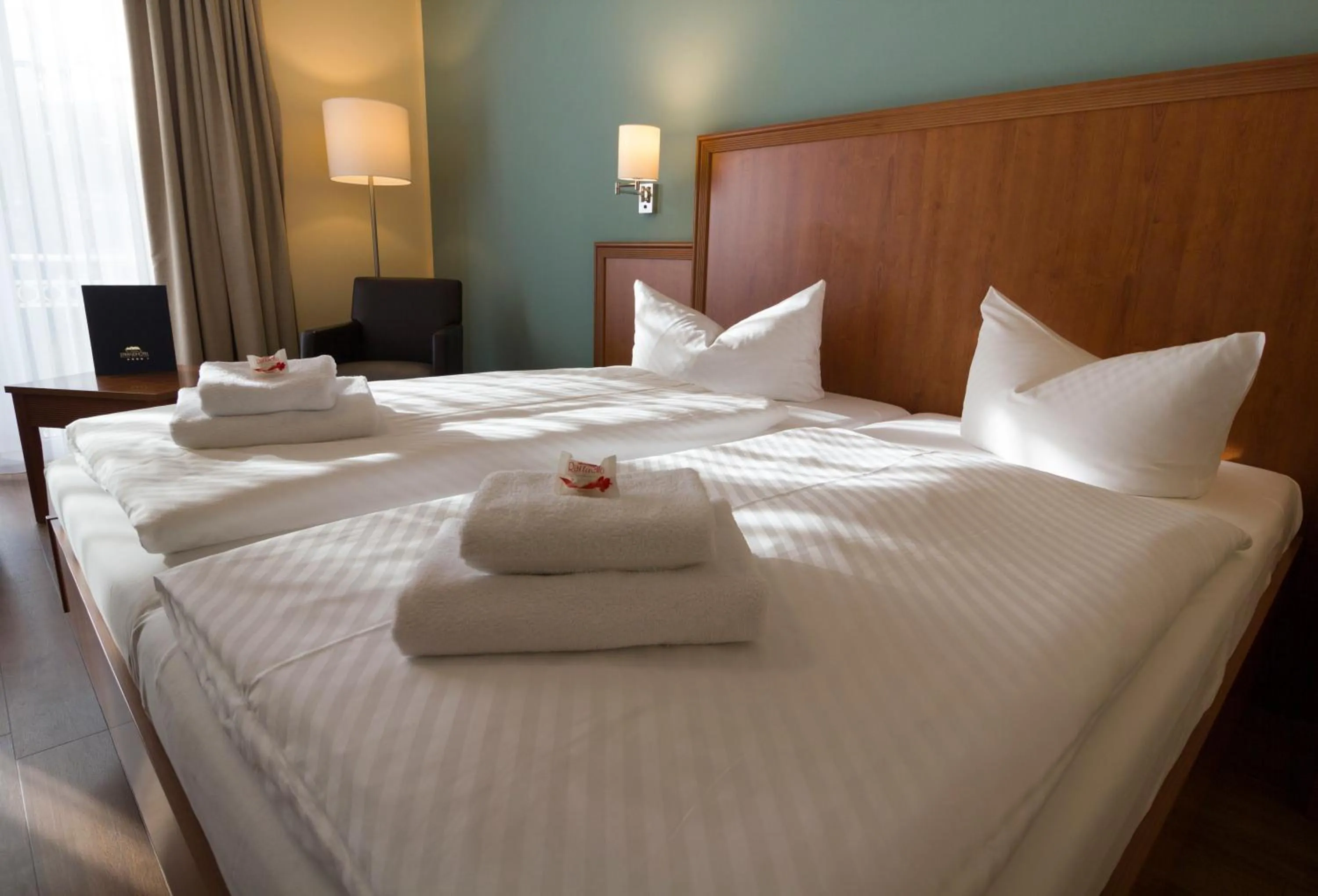 Photo of the whole room, Bed in R&R Strandhotel Baabe