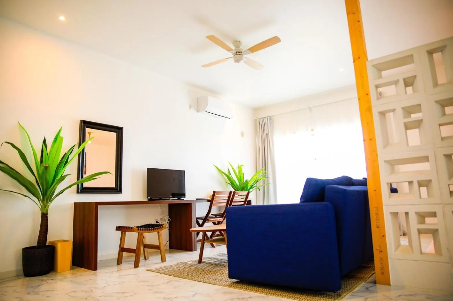 Living room in SHIRAHAMA BEACH GARDEN
