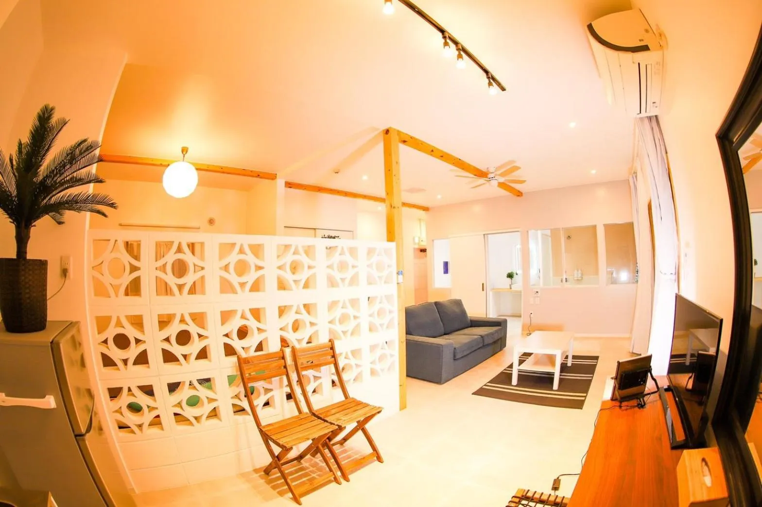 Living room, Bed in SHIRAHAMA BEACH GARDEN