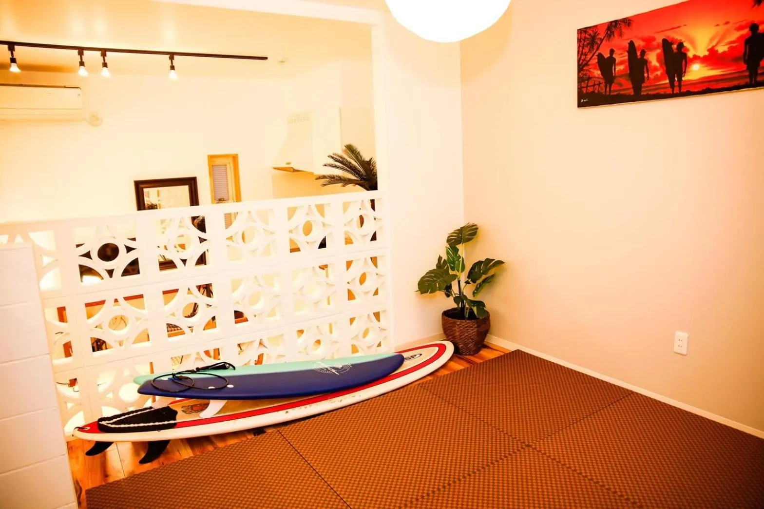 Living room, Bed in SHIRAHAMA BEACH GARDEN