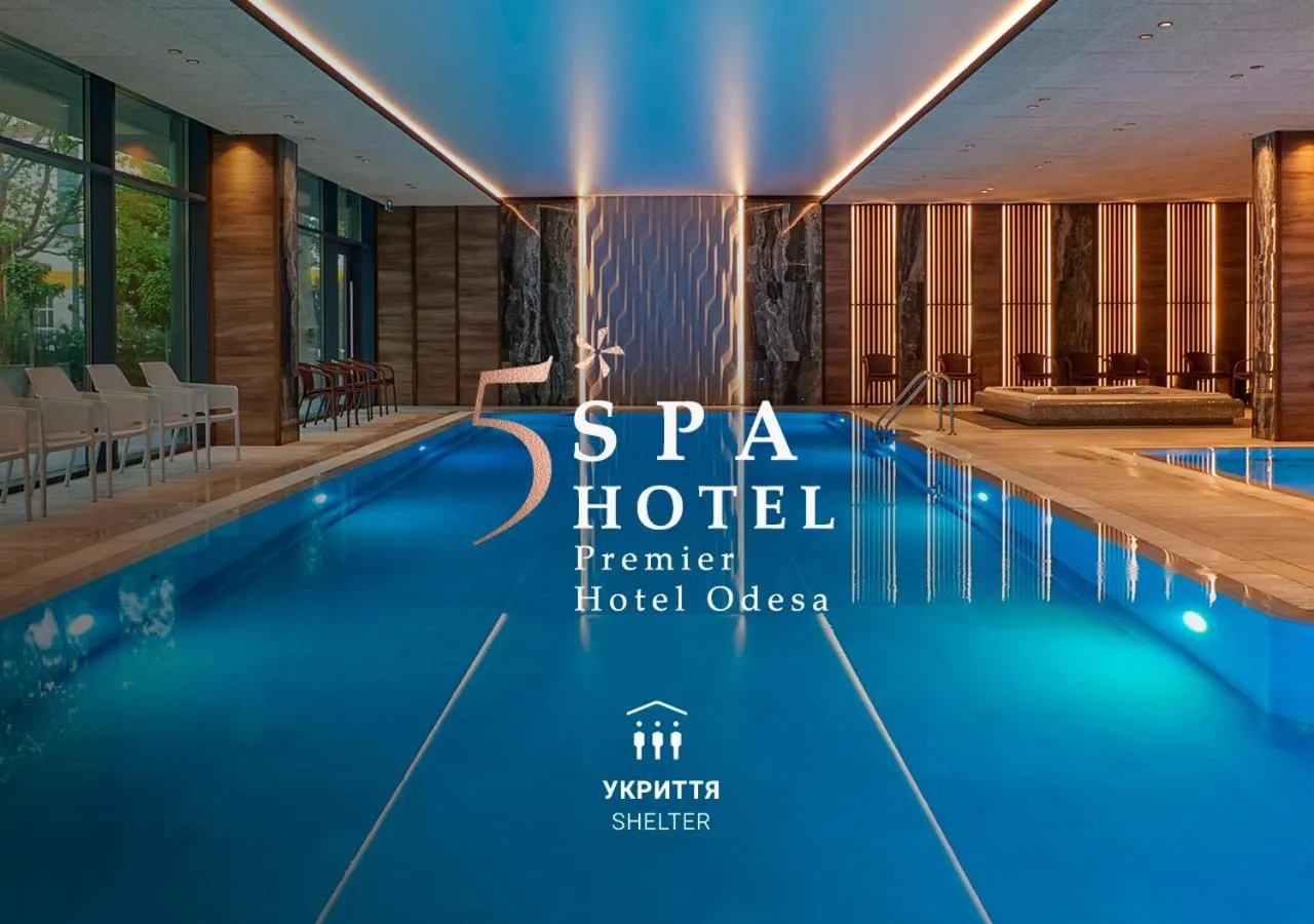 Swimming pool in Premier Hotel Odesa