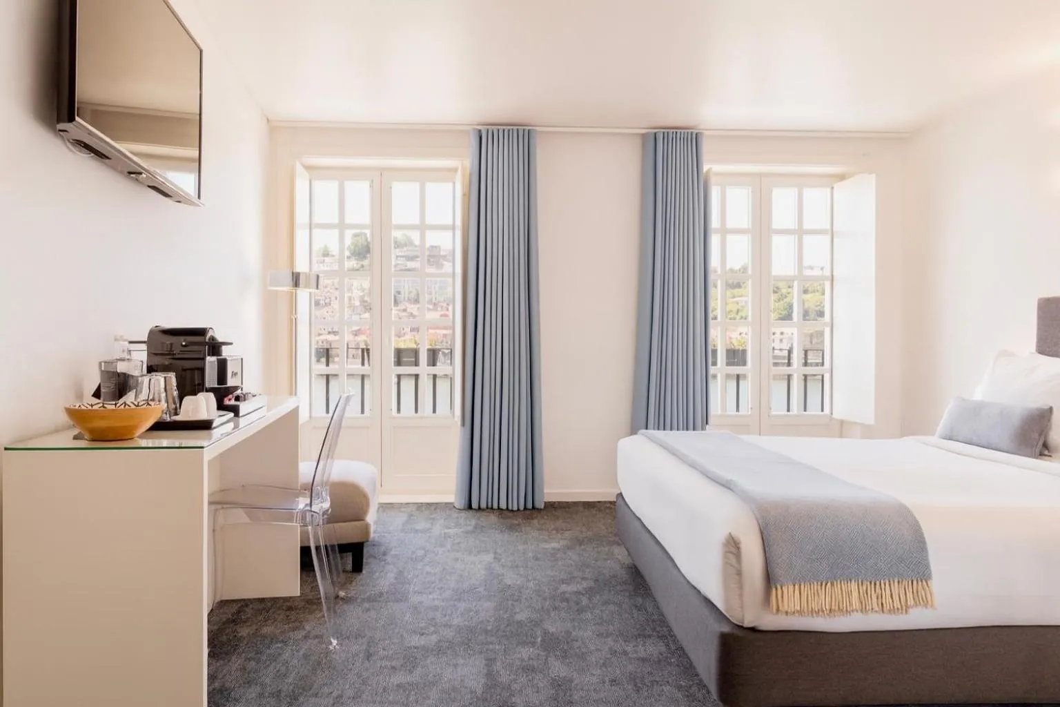 Decorative detail, Bed in Miragaia - Riverside Suites - Adults Only