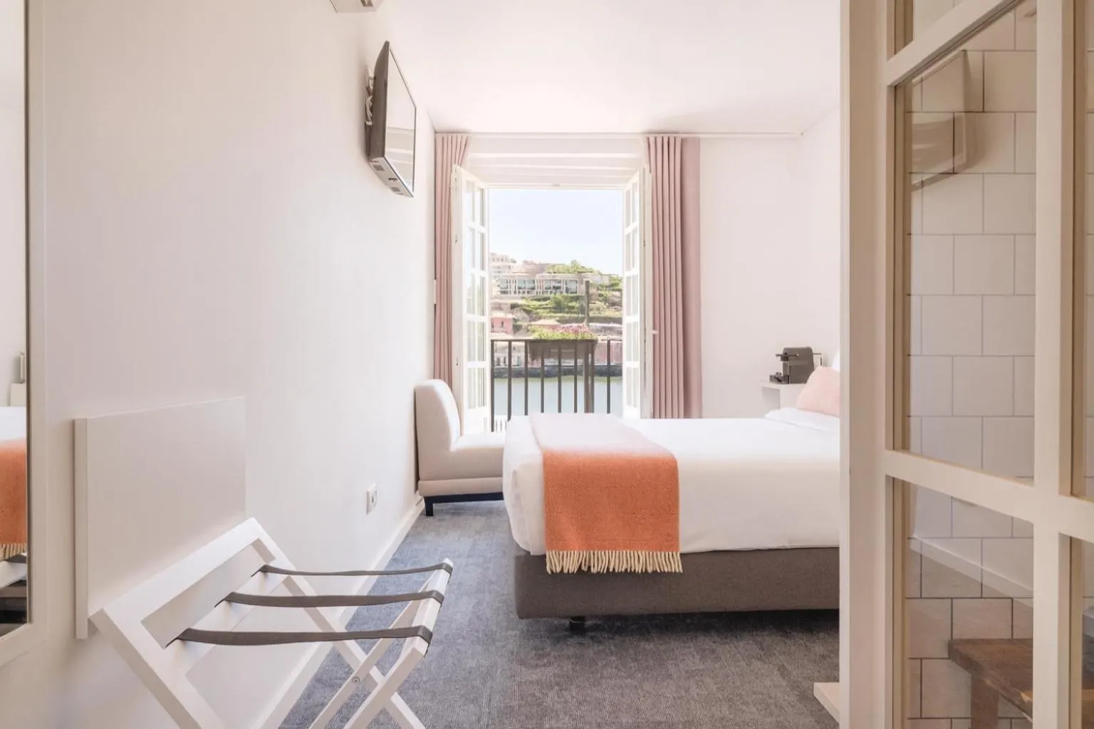 Decorative detail, Bed in Miragaia - Riverside Suites - Adults Only