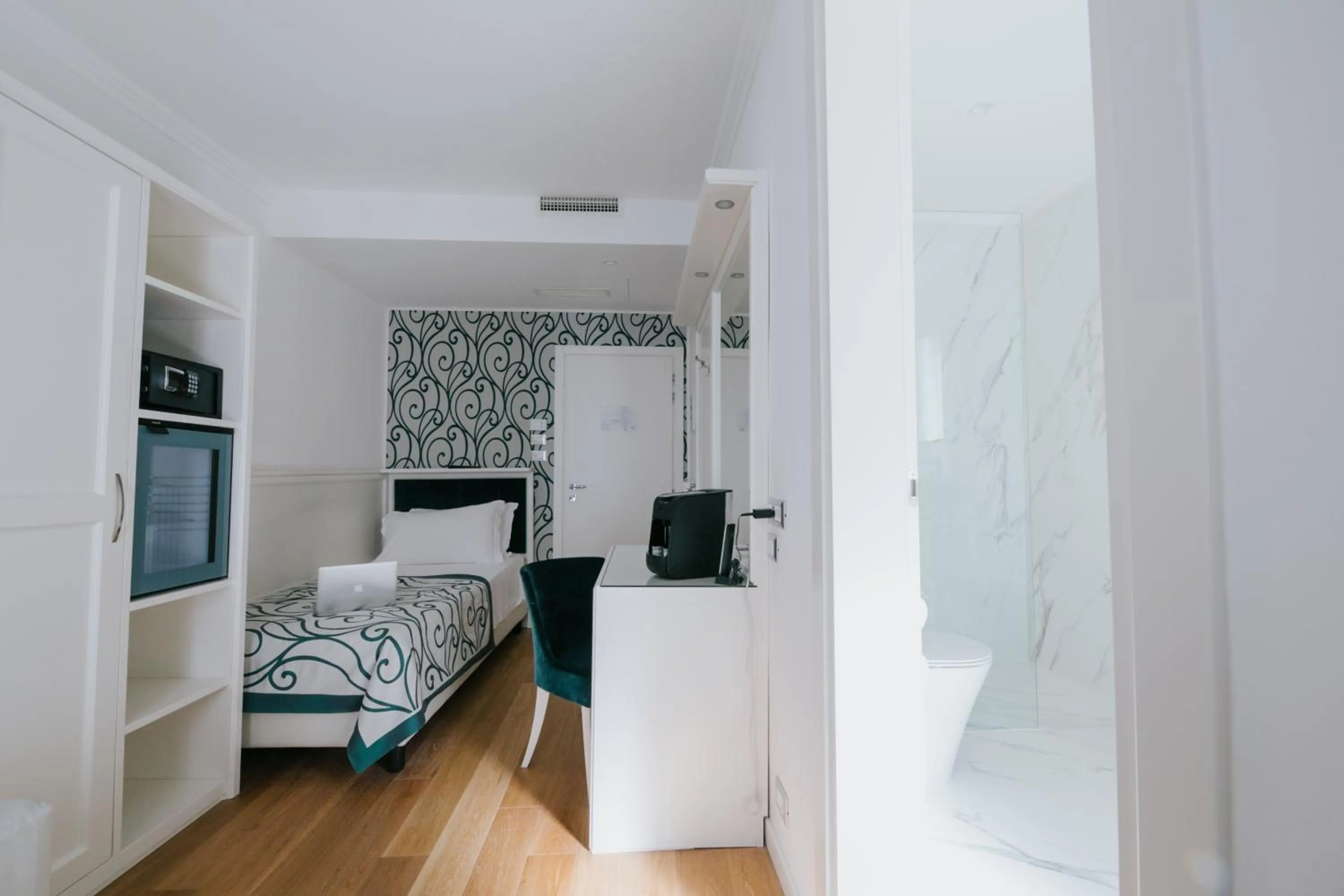 Bedroom, Bed in Hotel Città di Parenzo